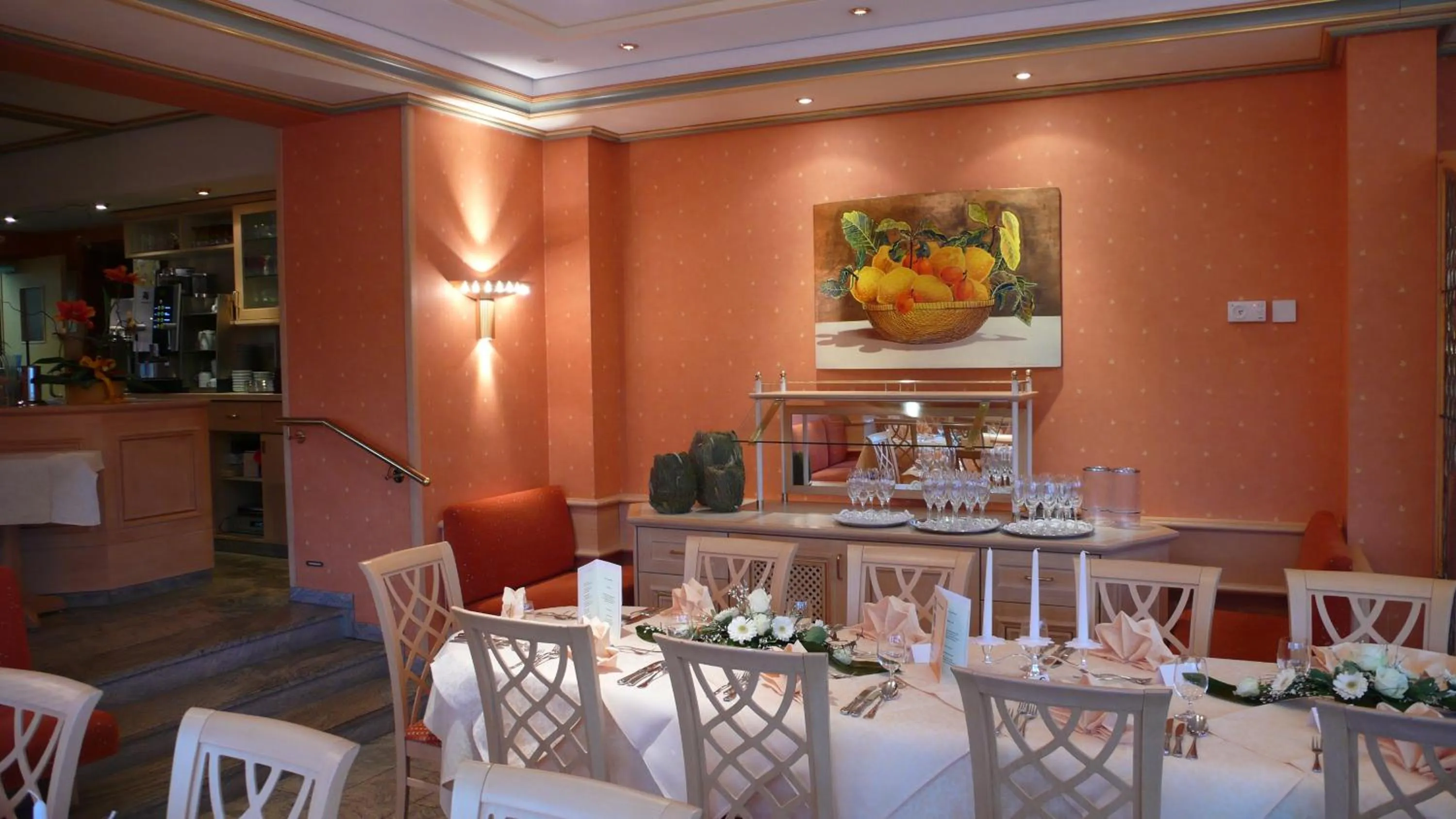 Restaurant/places to eat in Hotel Anika