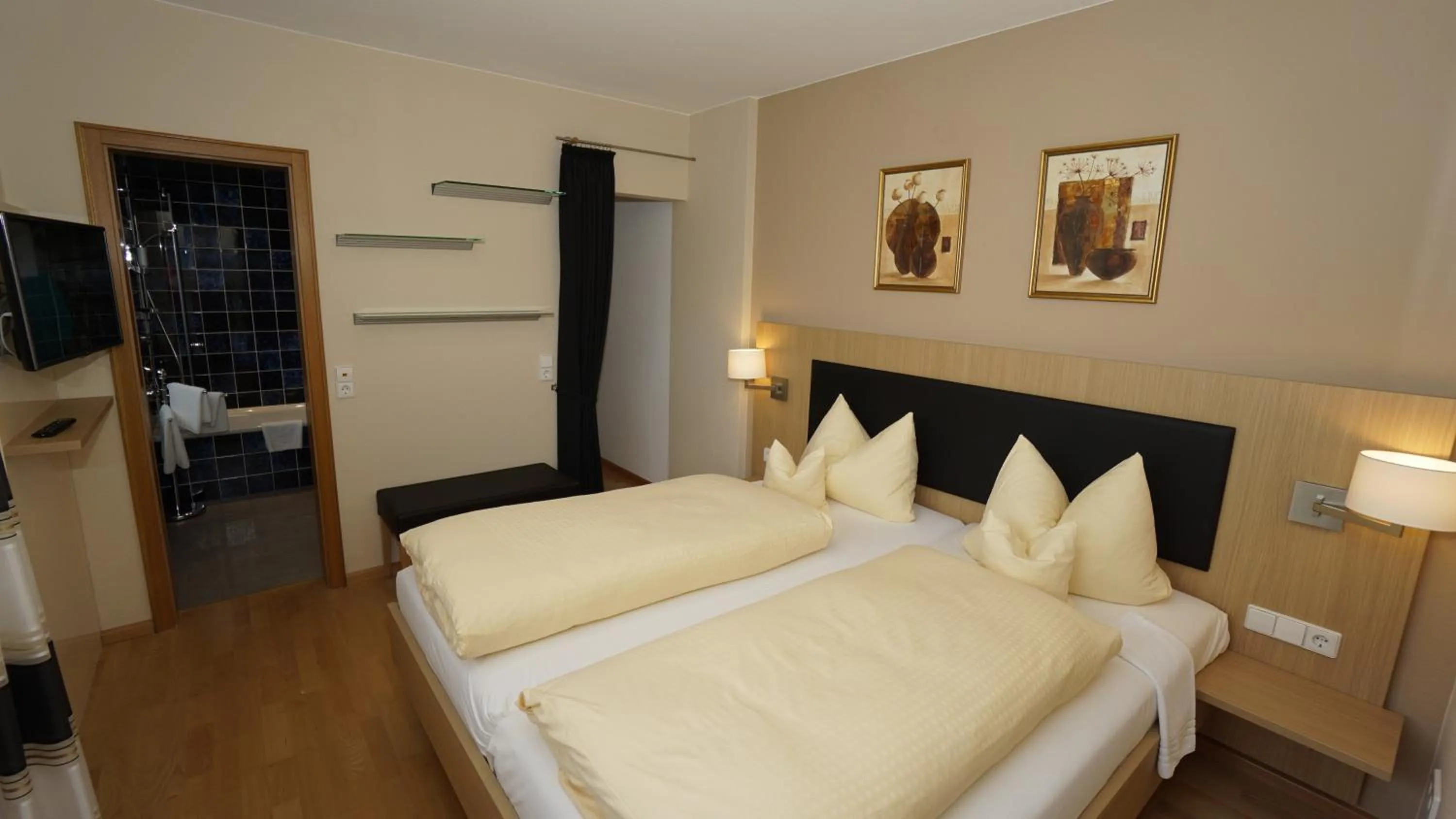 Photo of the whole room, Bed in Hotel Anika