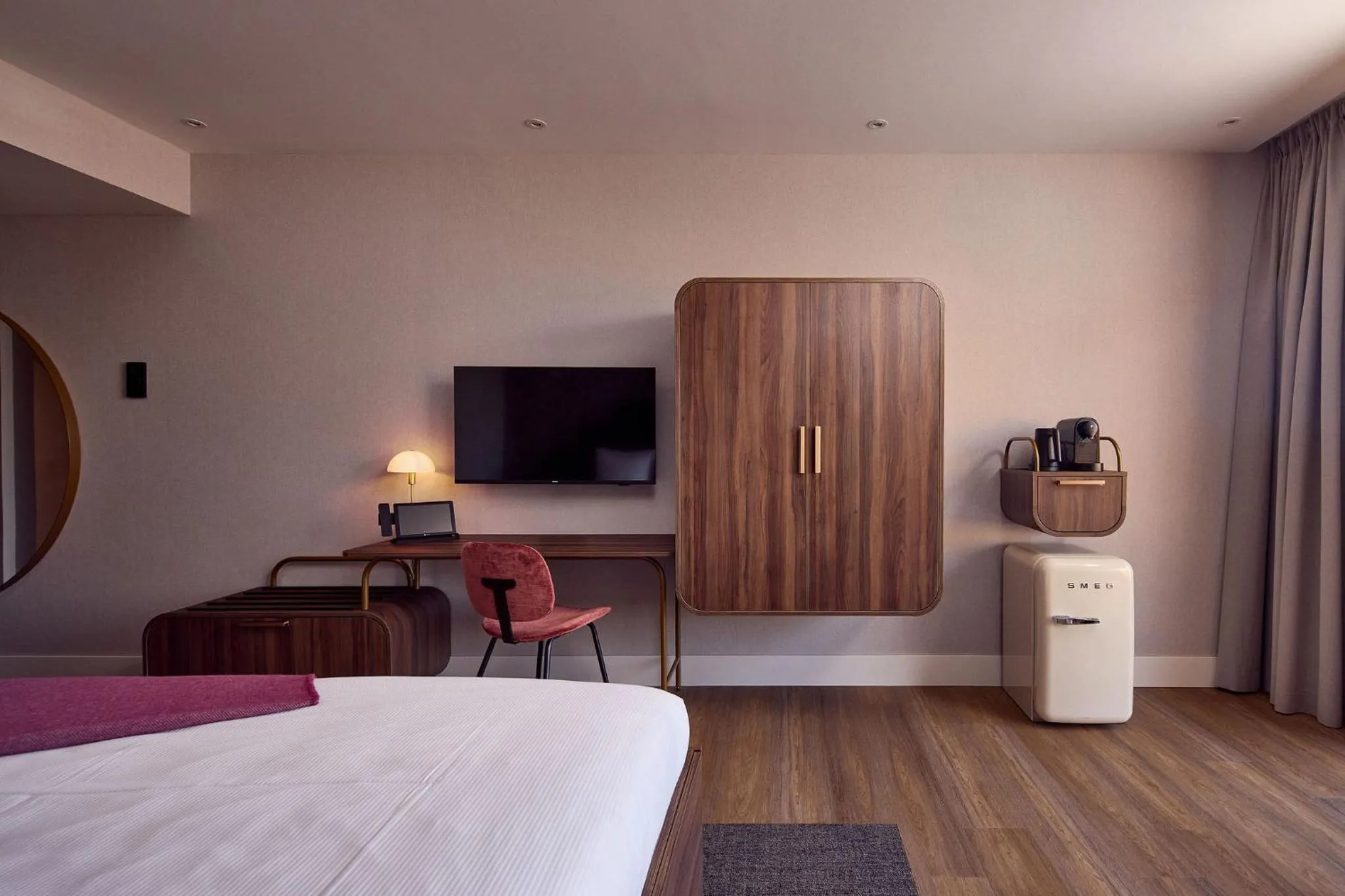 Coffee/tea facilities, Bed in Van der Valk Hotel Melle - Osnabrück