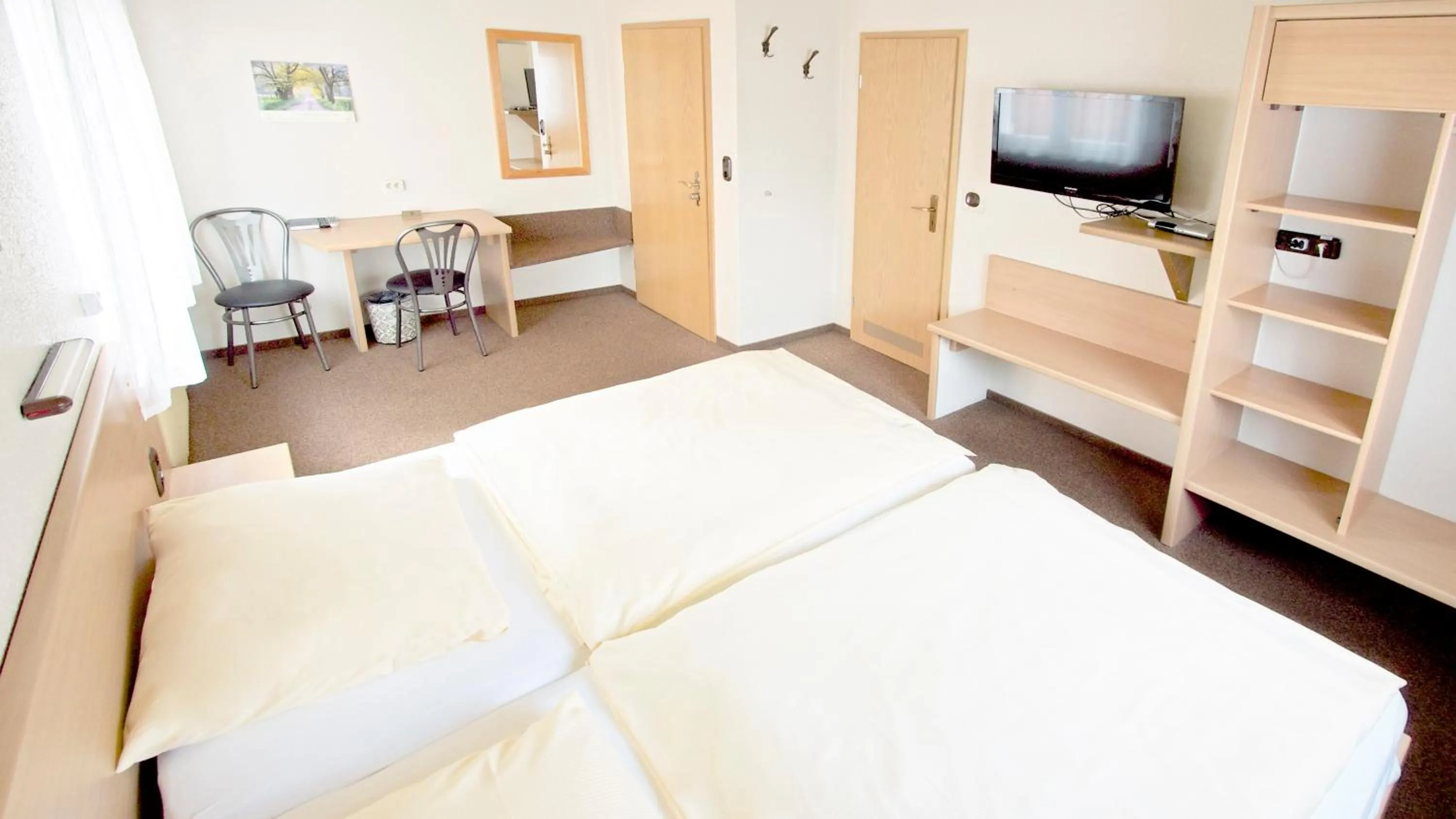 Bedroom, Bed in Hotel Victoria