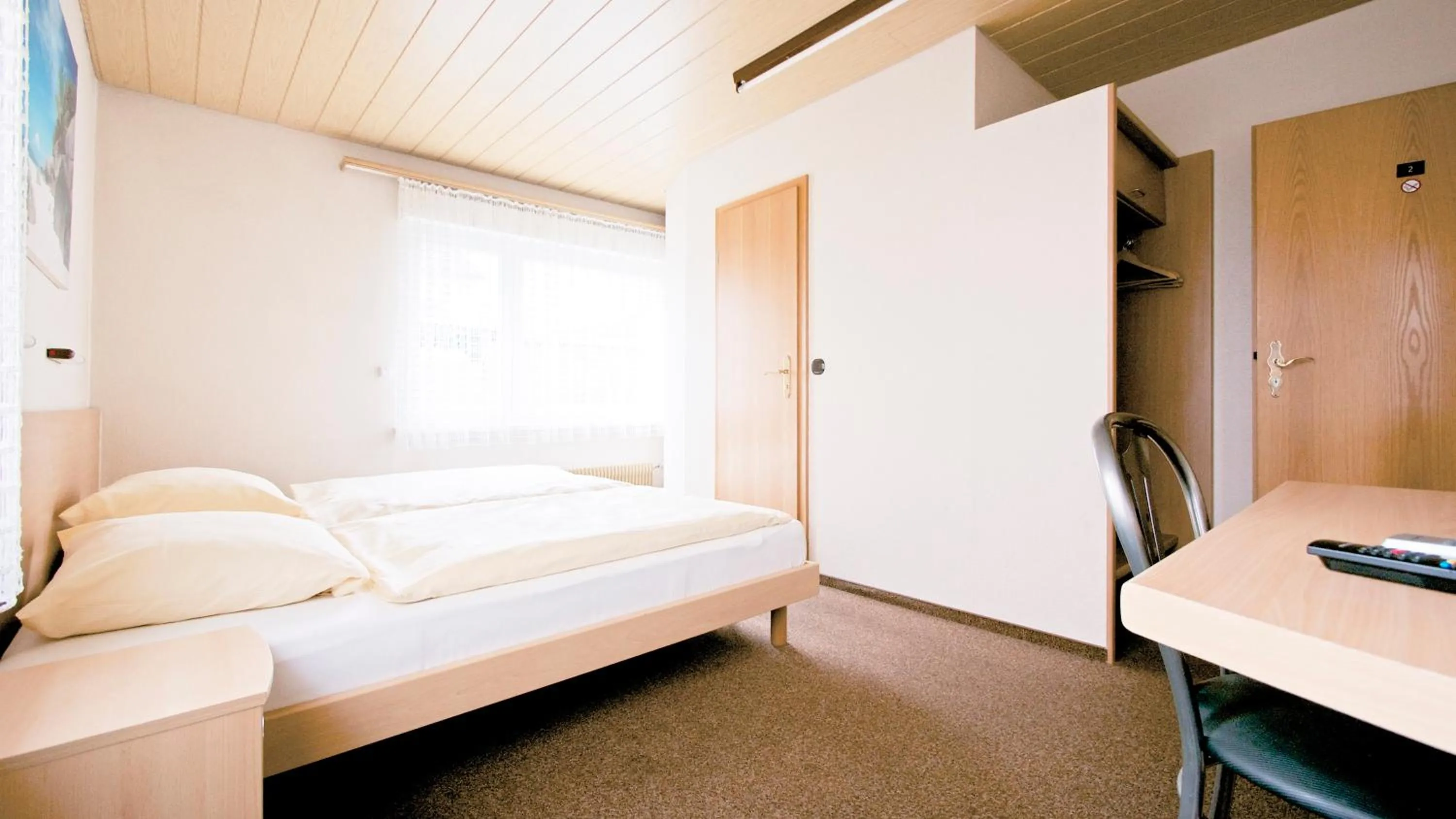 Bedroom, Bed in Hotel Victoria