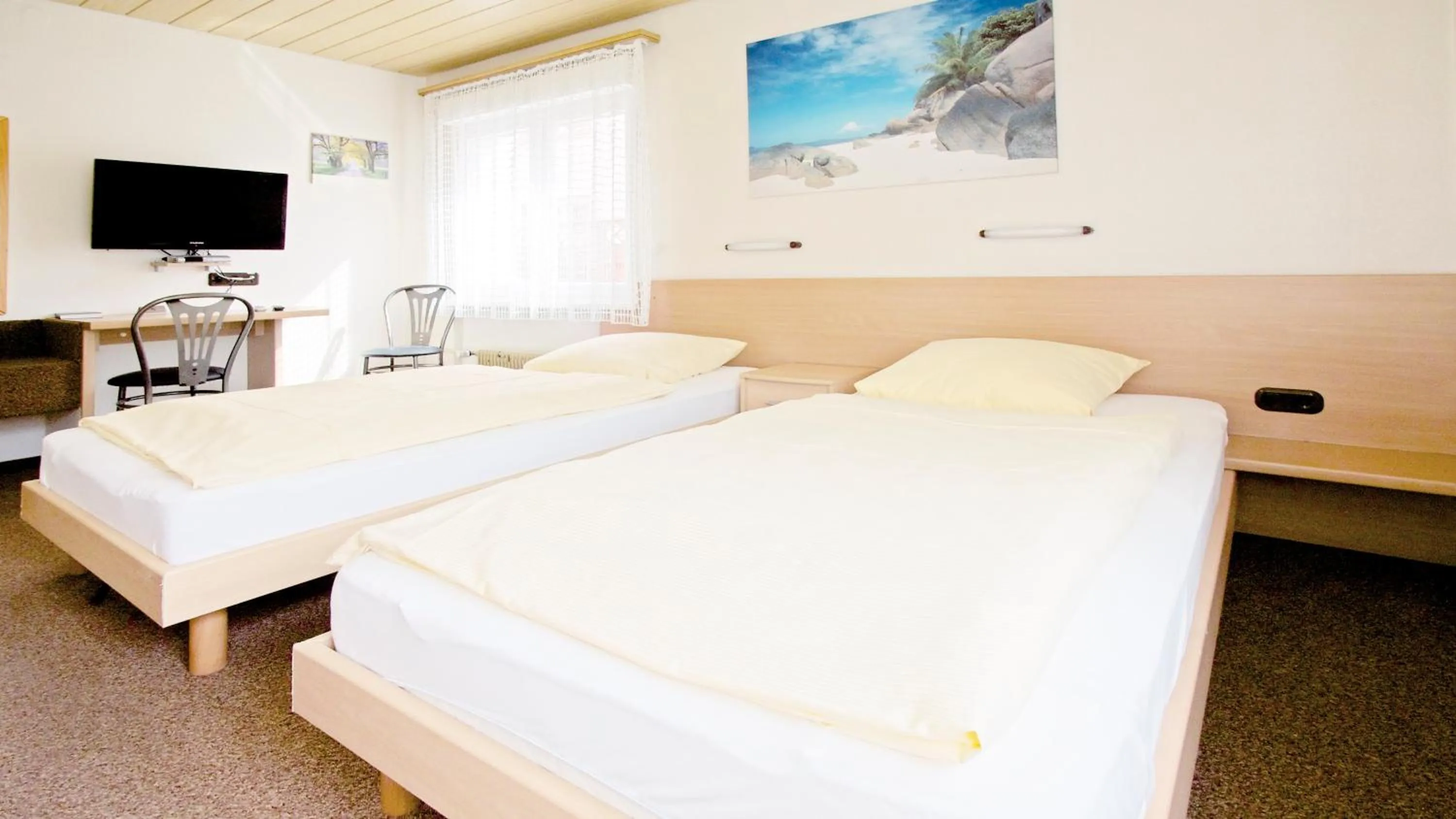 Bedroom, Bed in Hotel Victoria