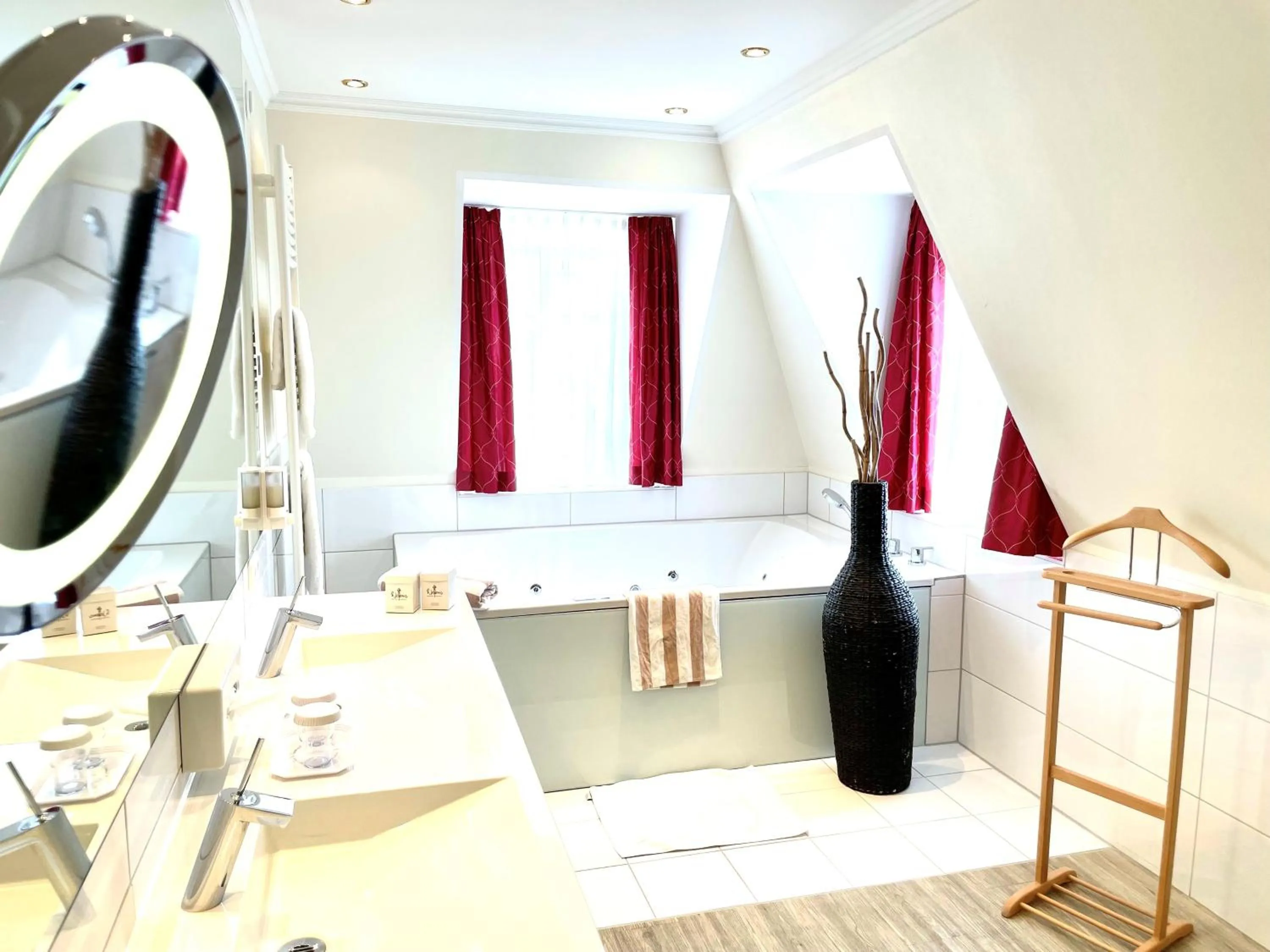 Hot Tub in Hotel Schlosskrone