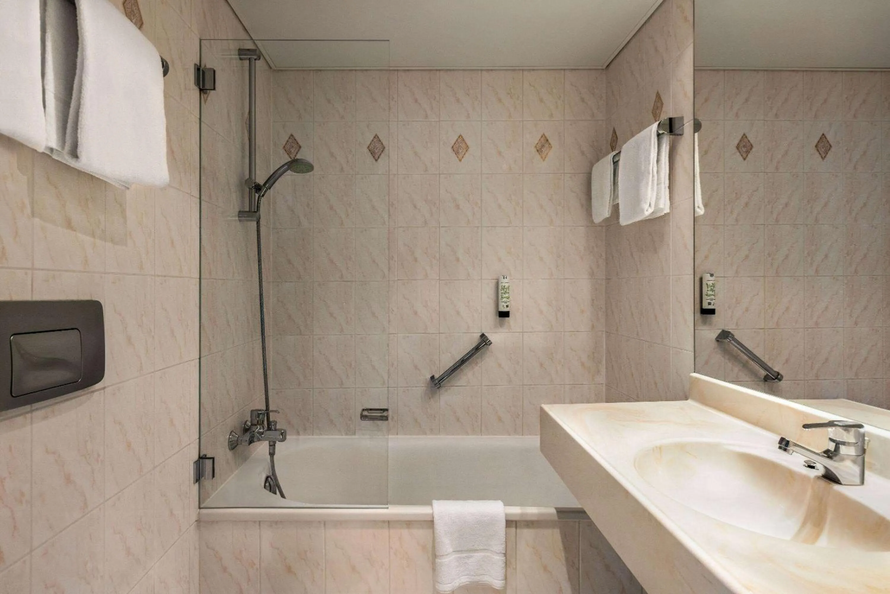 Bathroom in Amedia Dresden Elbpromenade, Trademark Collection by Wyndham