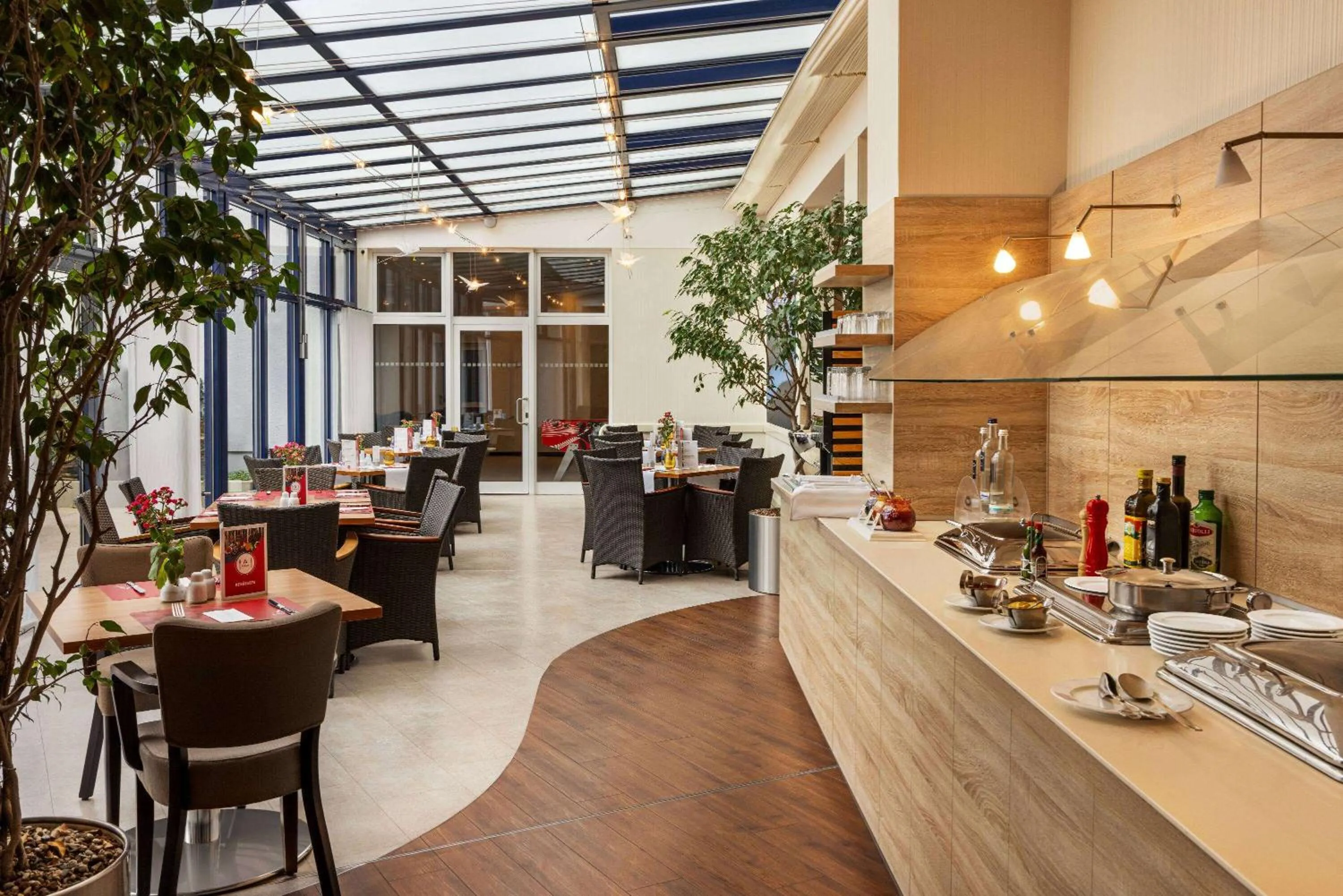 Breakfast in Amedia Dresden Elbpromenade, Trademark Collection by Wyndham