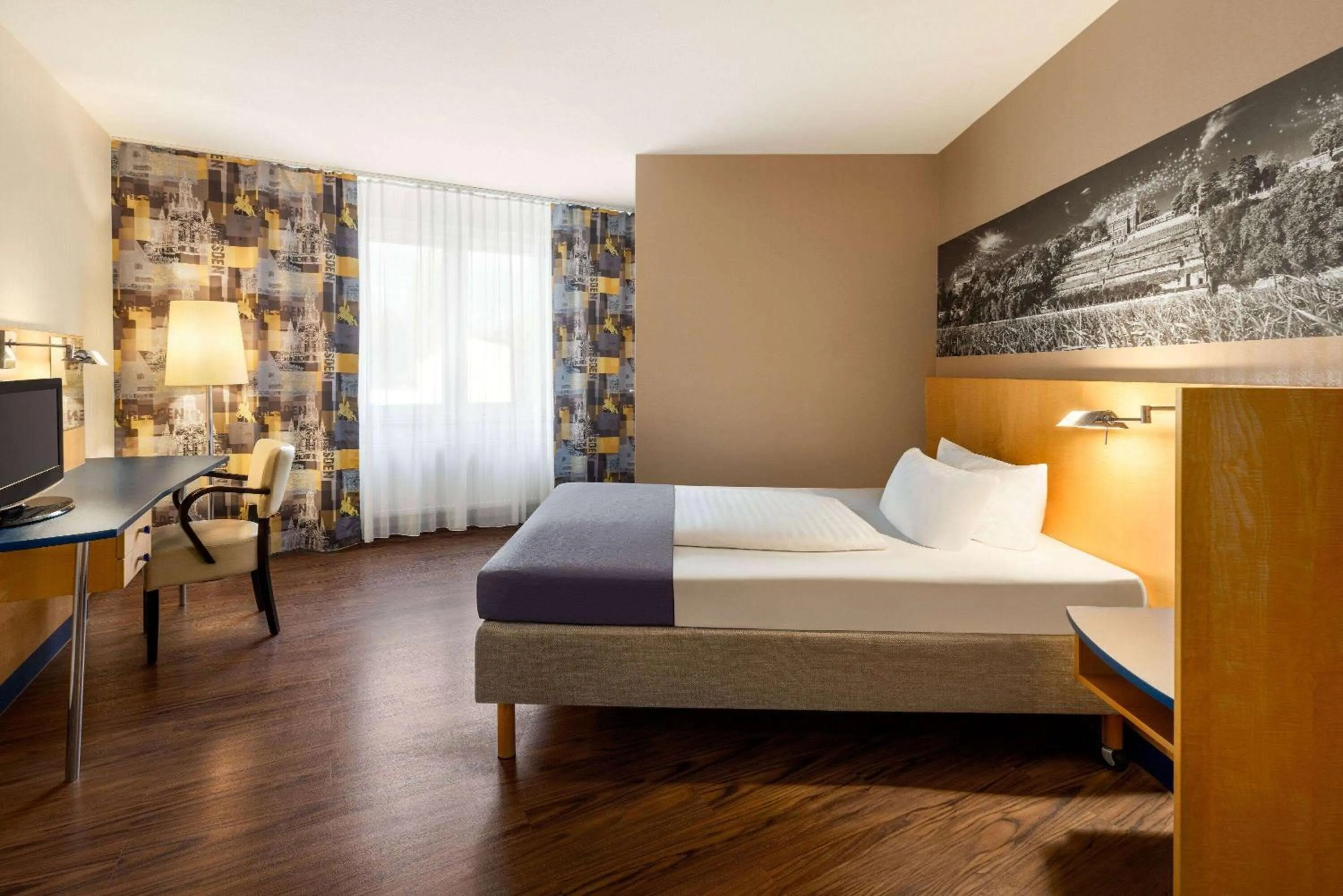 Photo of the whole room, Bed in Amedia Dresden Elbpromenade, Trademark Collection by Wyndham