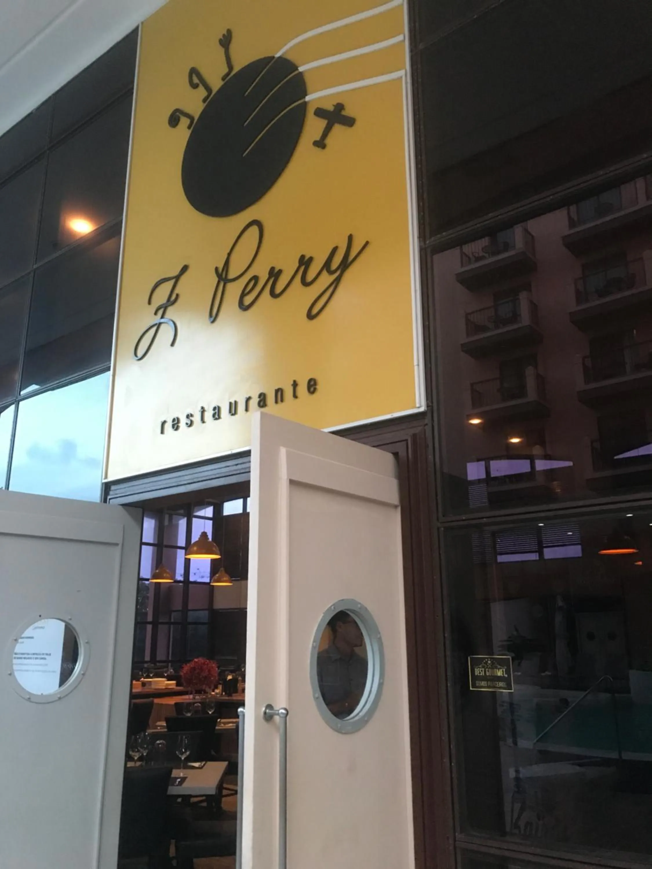 Restaurant/places to eat in Jurerê Beach Village - Studio Lateral Luxo