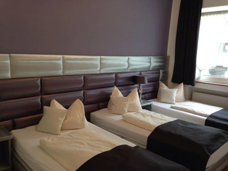 Photo of the whole room, Bed in Hotel Am Wehrhahn