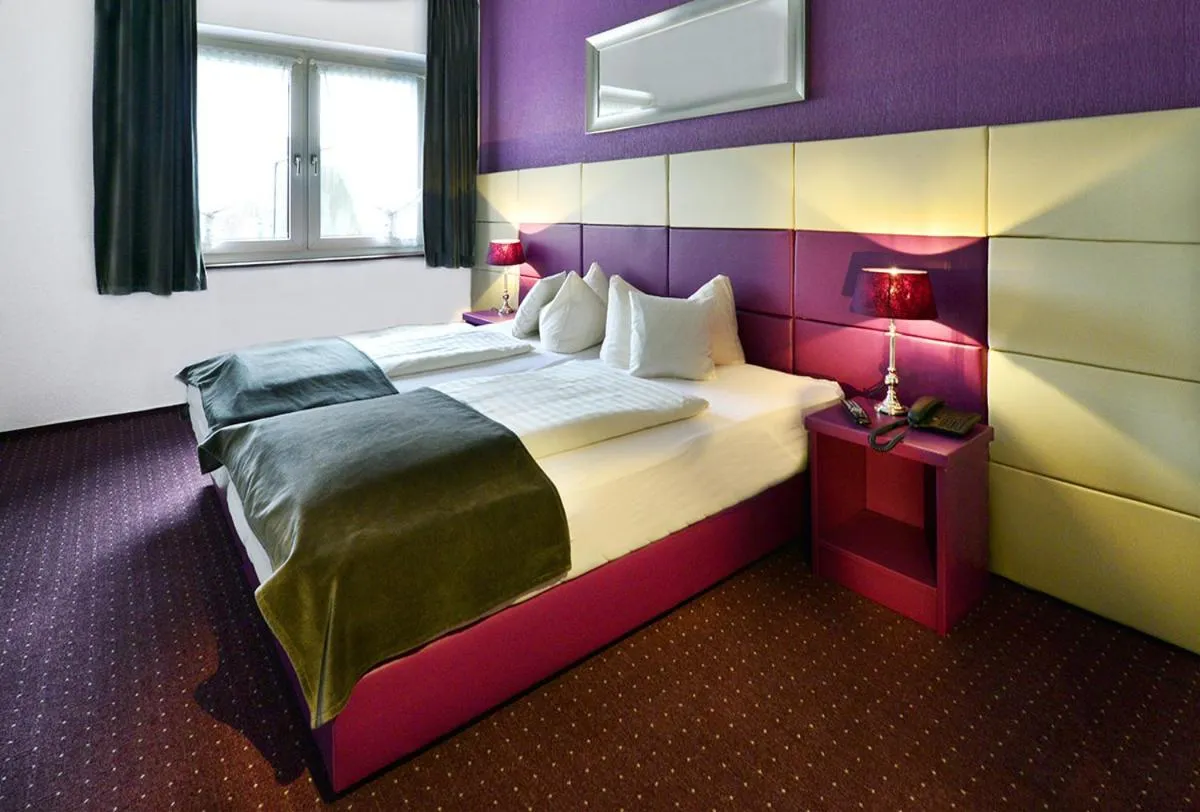 Photo of the whole room, Bed in Hotel Am Wehrhahn