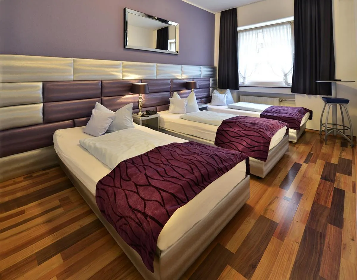 Photo of the whole room, Bed in Hotel Am Wehrhahn