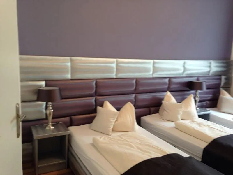 Photo of the whole room, Bed in Hotel Am Wehrhahn