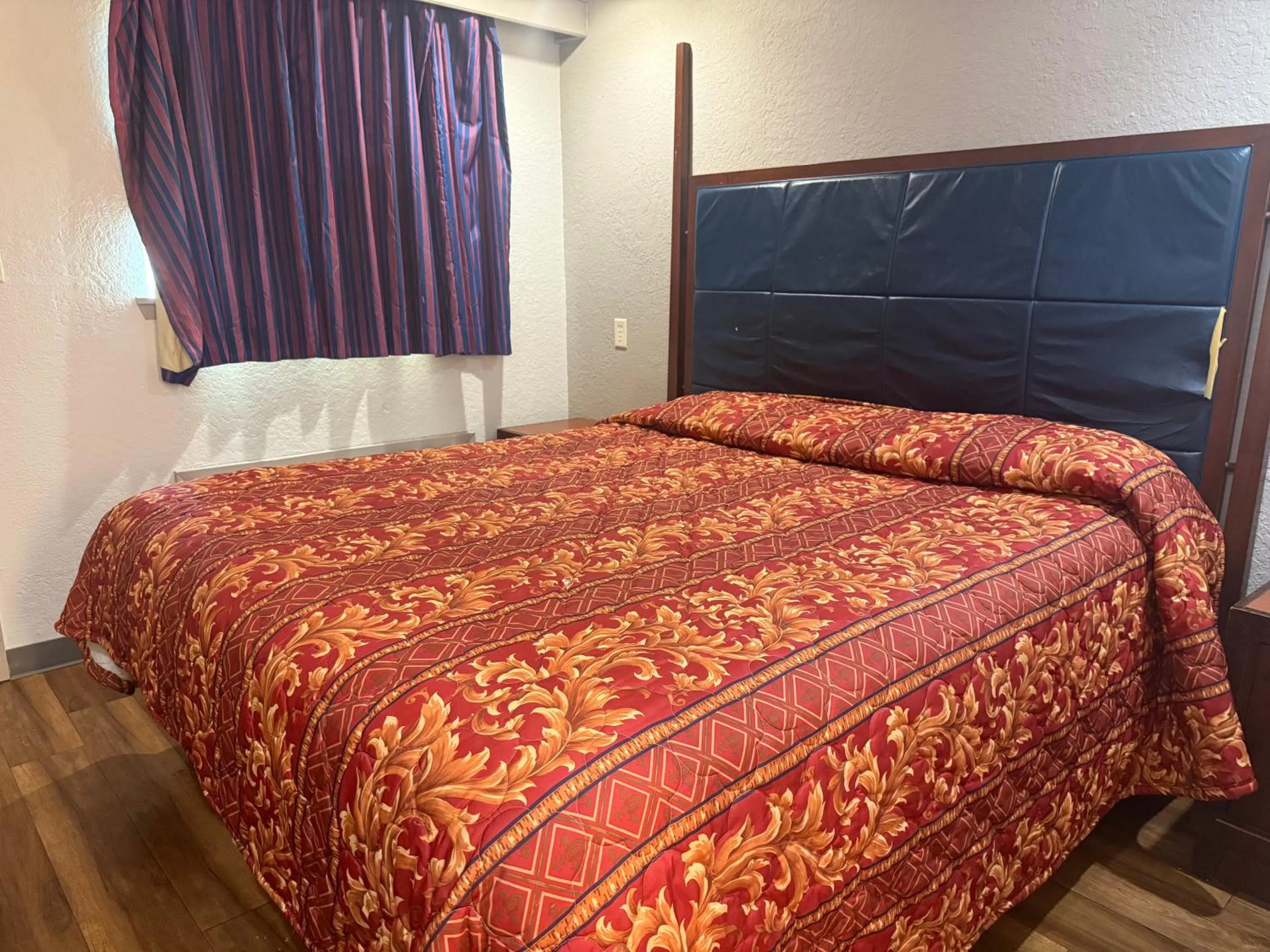 King Bed Non-Smoking in Economy Lodge by Hotel O Texas City