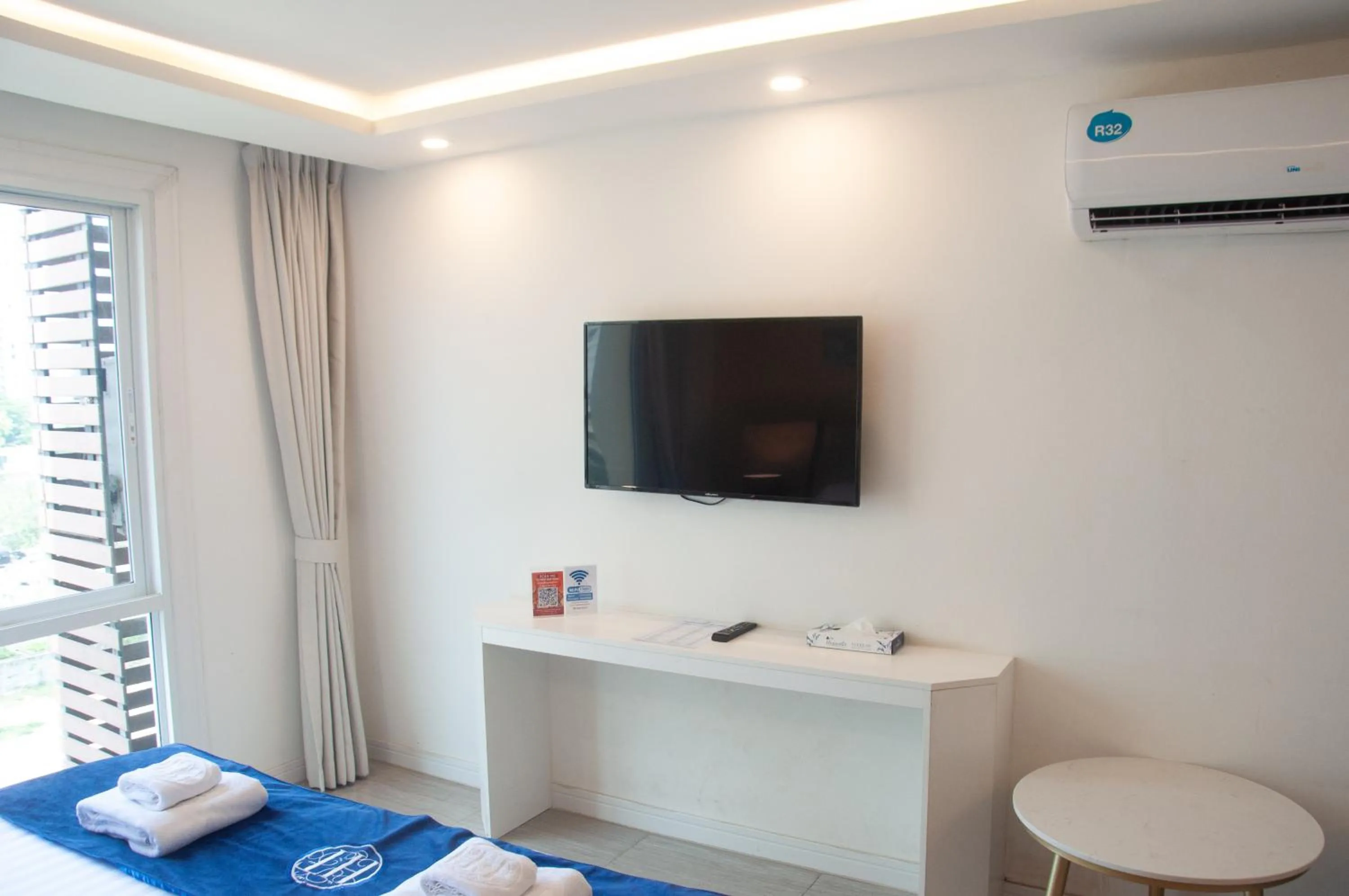 TV and multimedia, Bed in HT9 Hotel