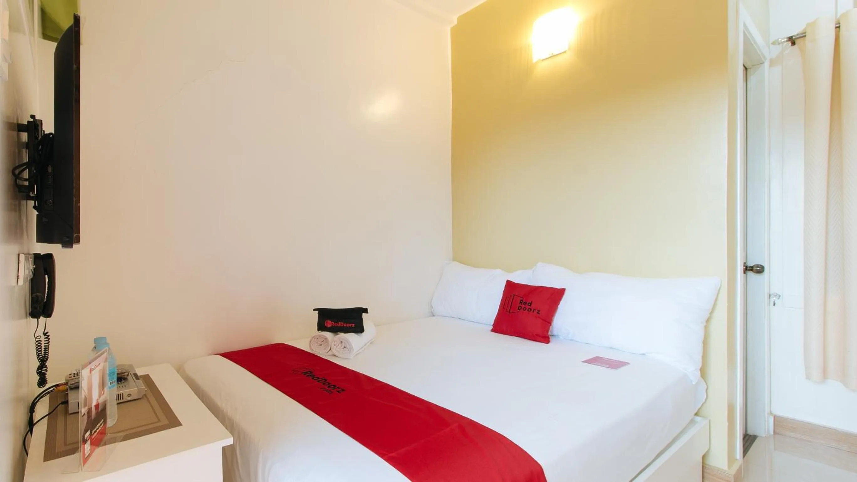 Bedroom, Bed in RedDoorz Plus near Lapasan Plaza Cagayan de Oro