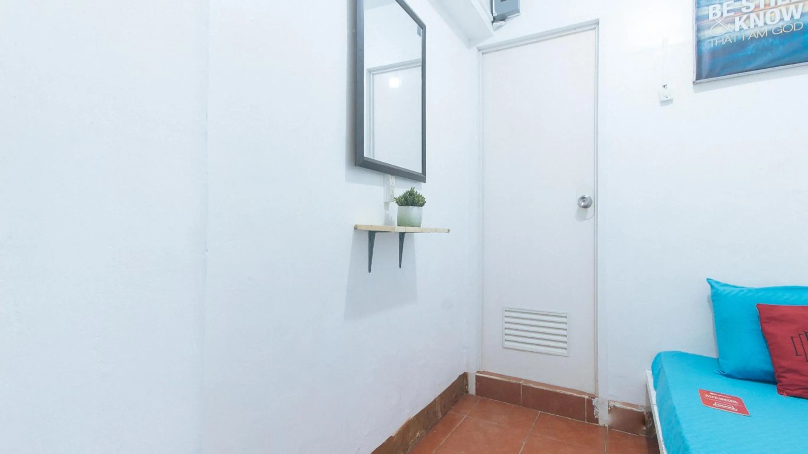 Bed in RedDoorz near OWWA Pasay