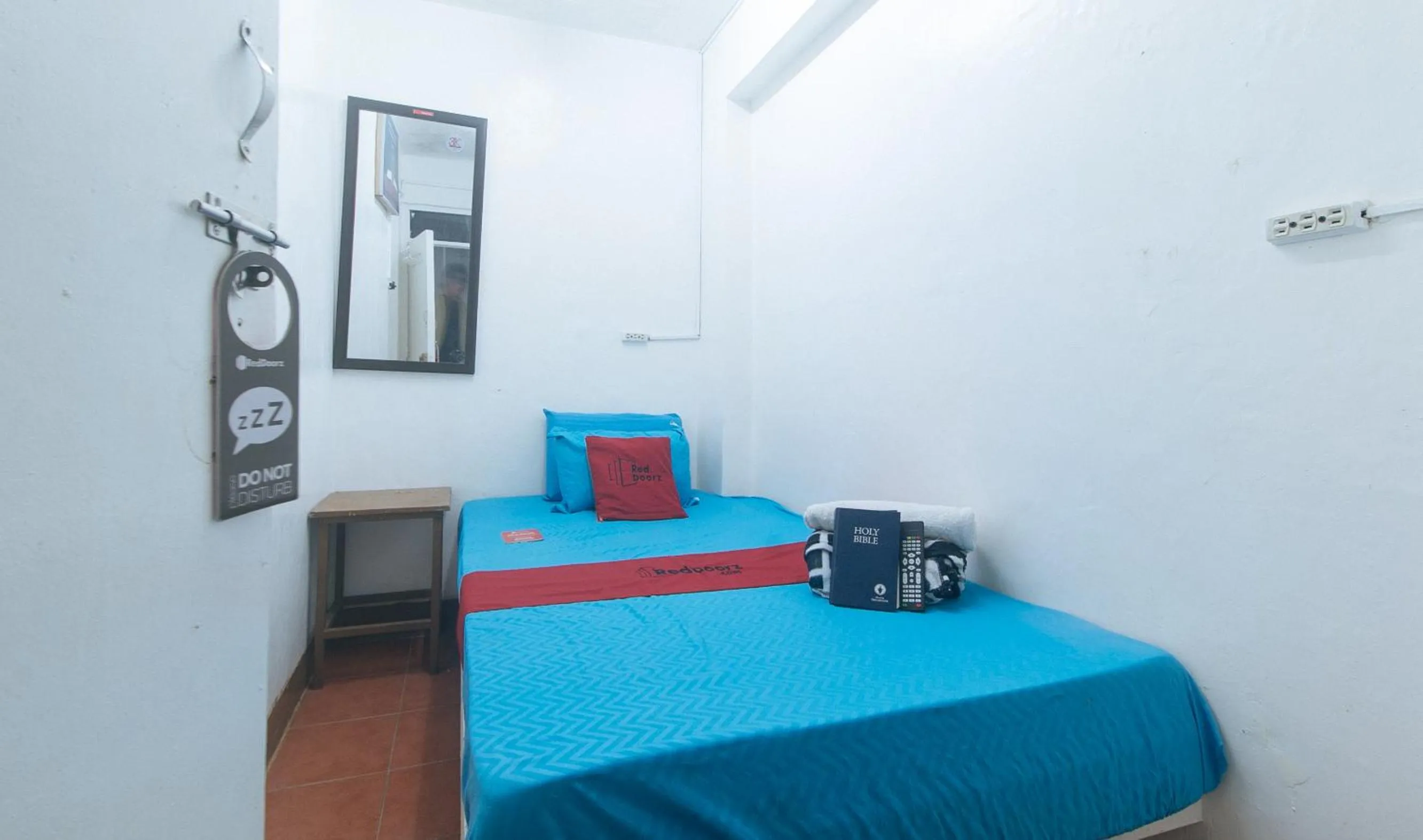 Bed in RedDoorz near OWWA Pasay