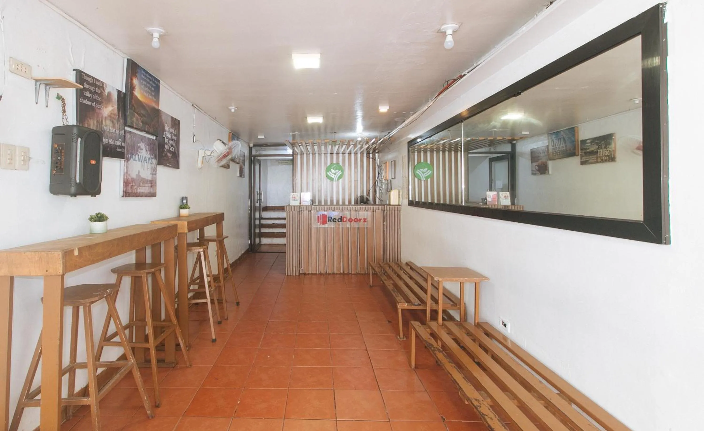 Lobby or reception in RedDoorz near OWWA Pasay