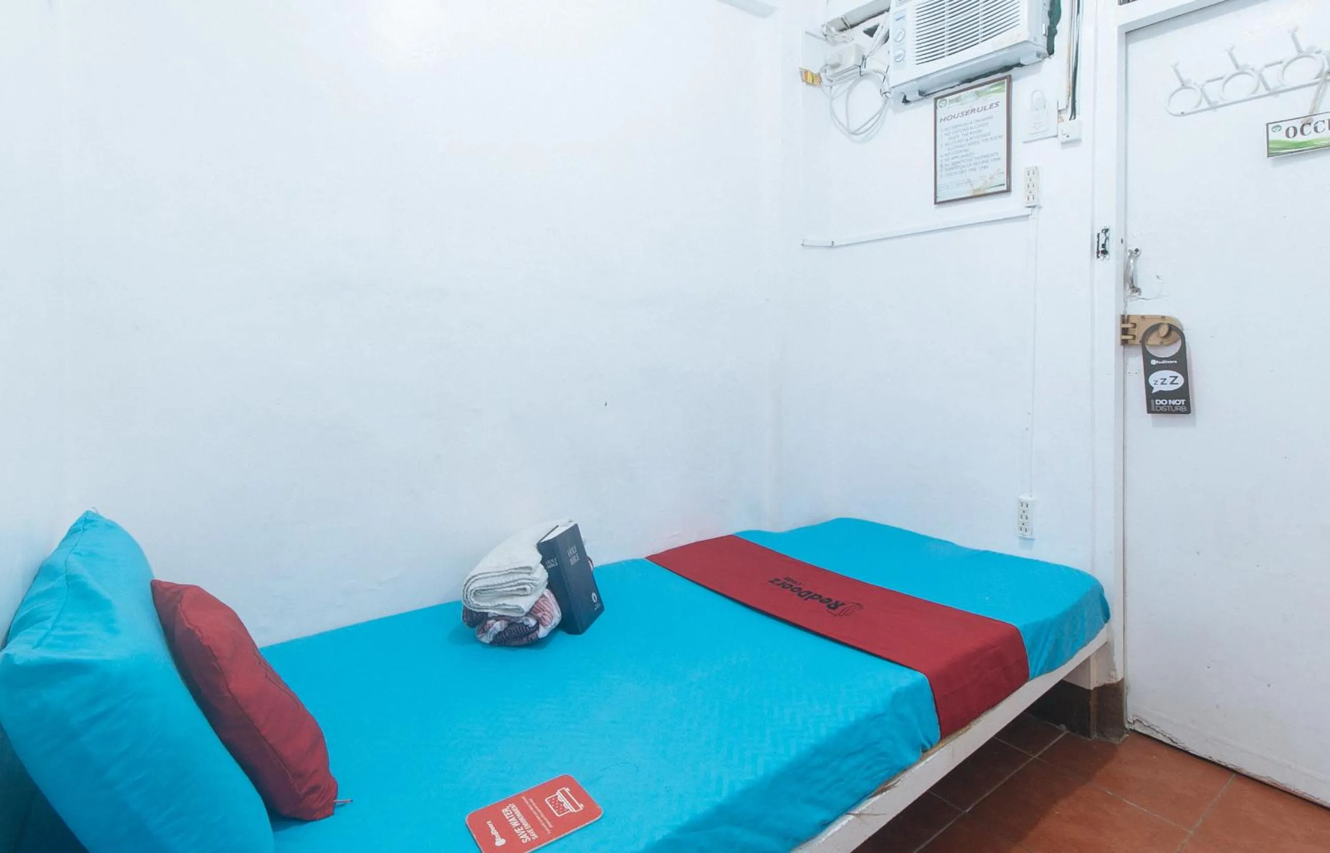 Bed in RedDoorz near OWWA Pasay
