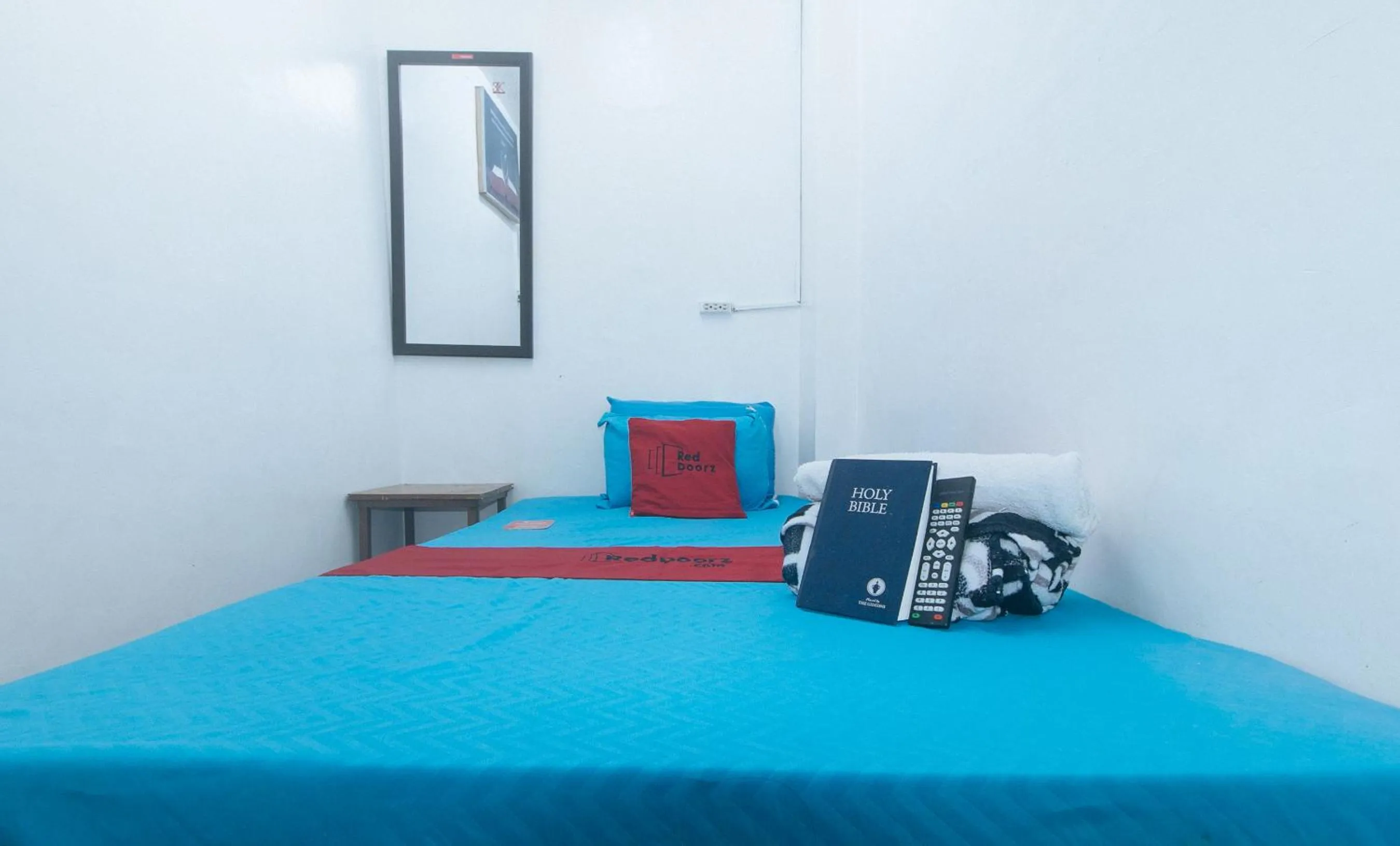 Bed in RedDoorz near OWWA Pasay