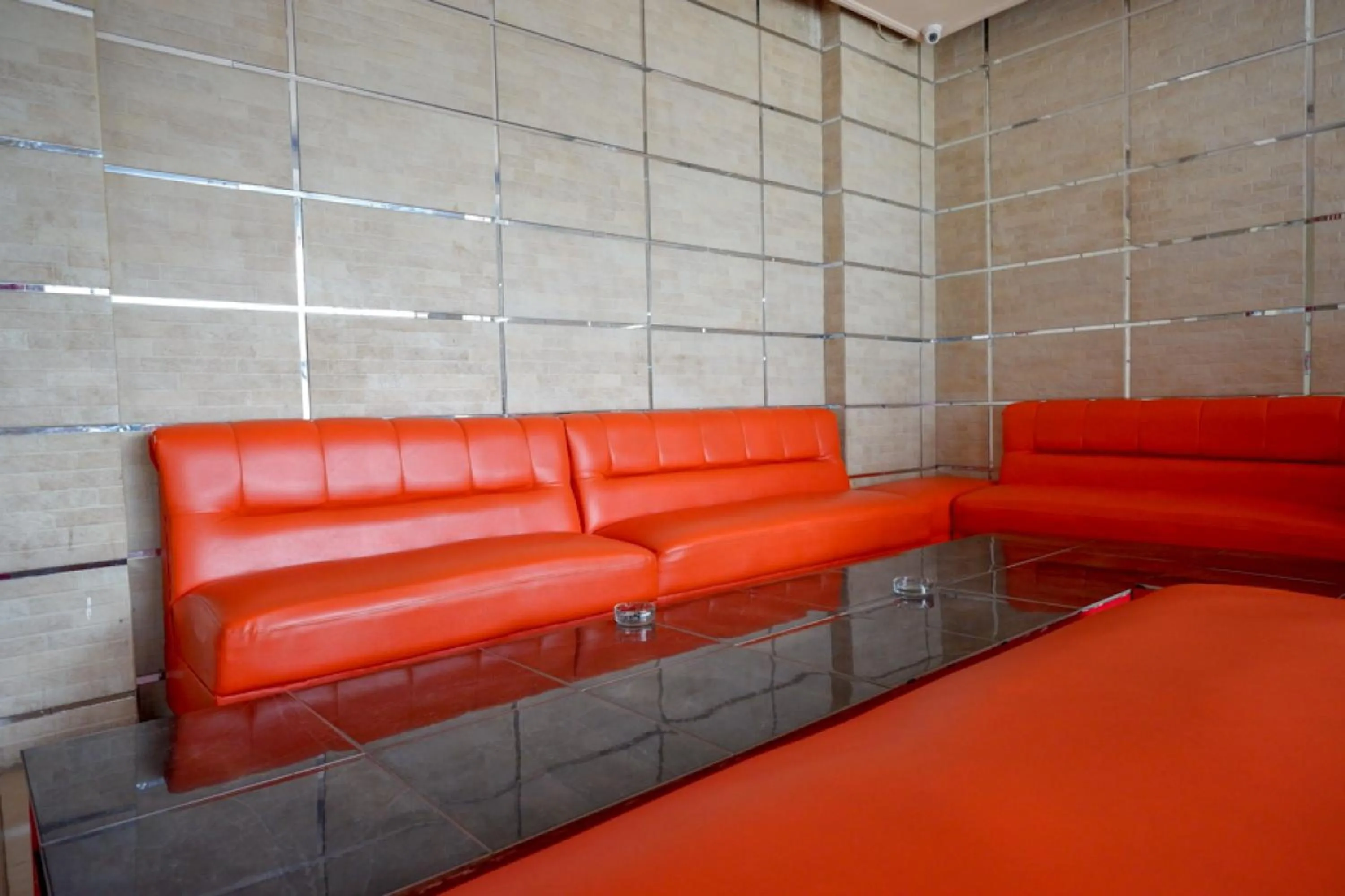 Seating area in RedDoorz near Kendari Beach 2