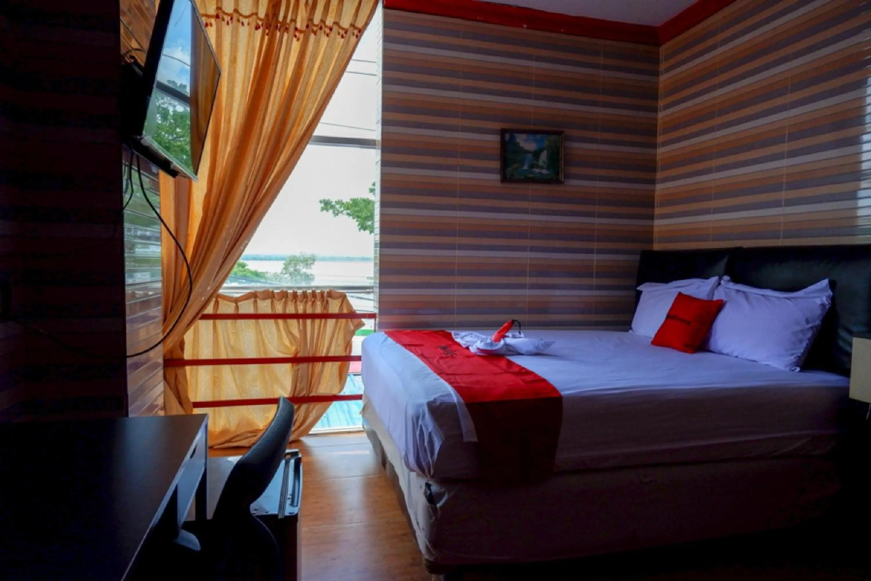 Bed in RedDoorz near Kendari Beach 2