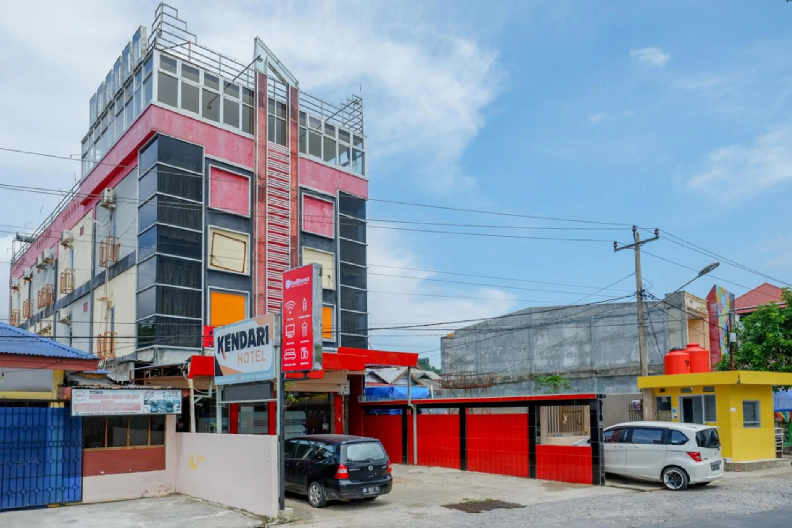 Property building in RedDoorz near Kendari Beach 2