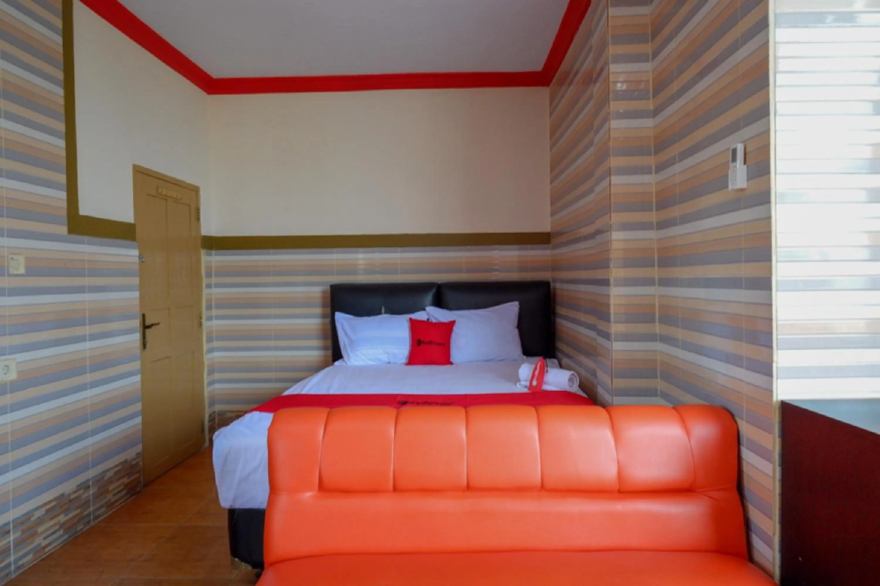 Bedroom, Bed in RedDoorz near Kendari Beach 2
