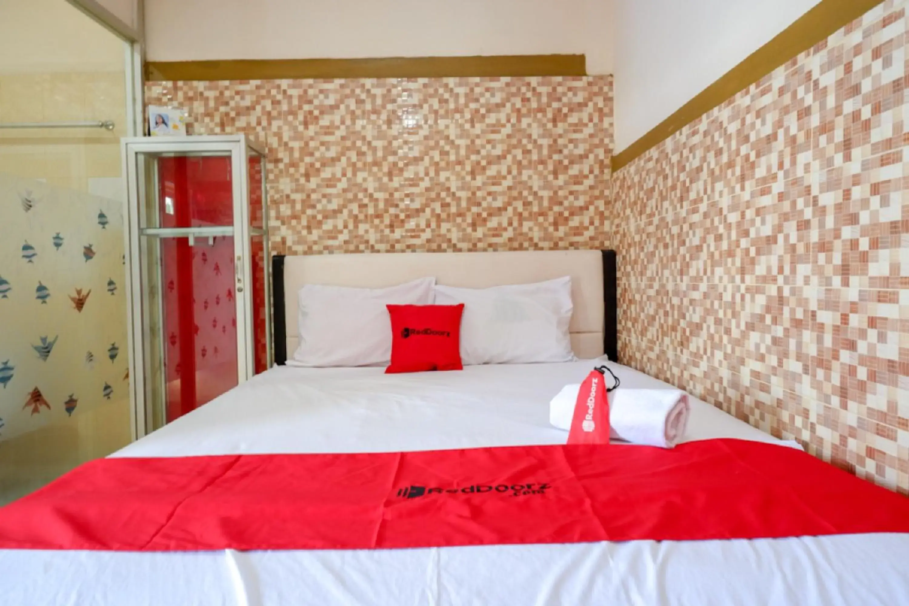 Double Room in RedDoorz near Kendari Beach 2 Double Room in RedDoorz near Kendari Beach 2