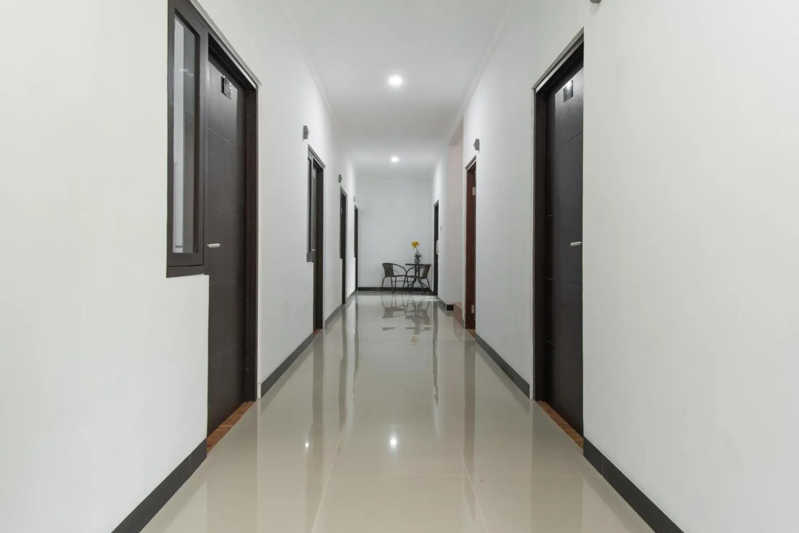 Area and facilities in RedDoorz Plus near Trans Studio Cibubur 2