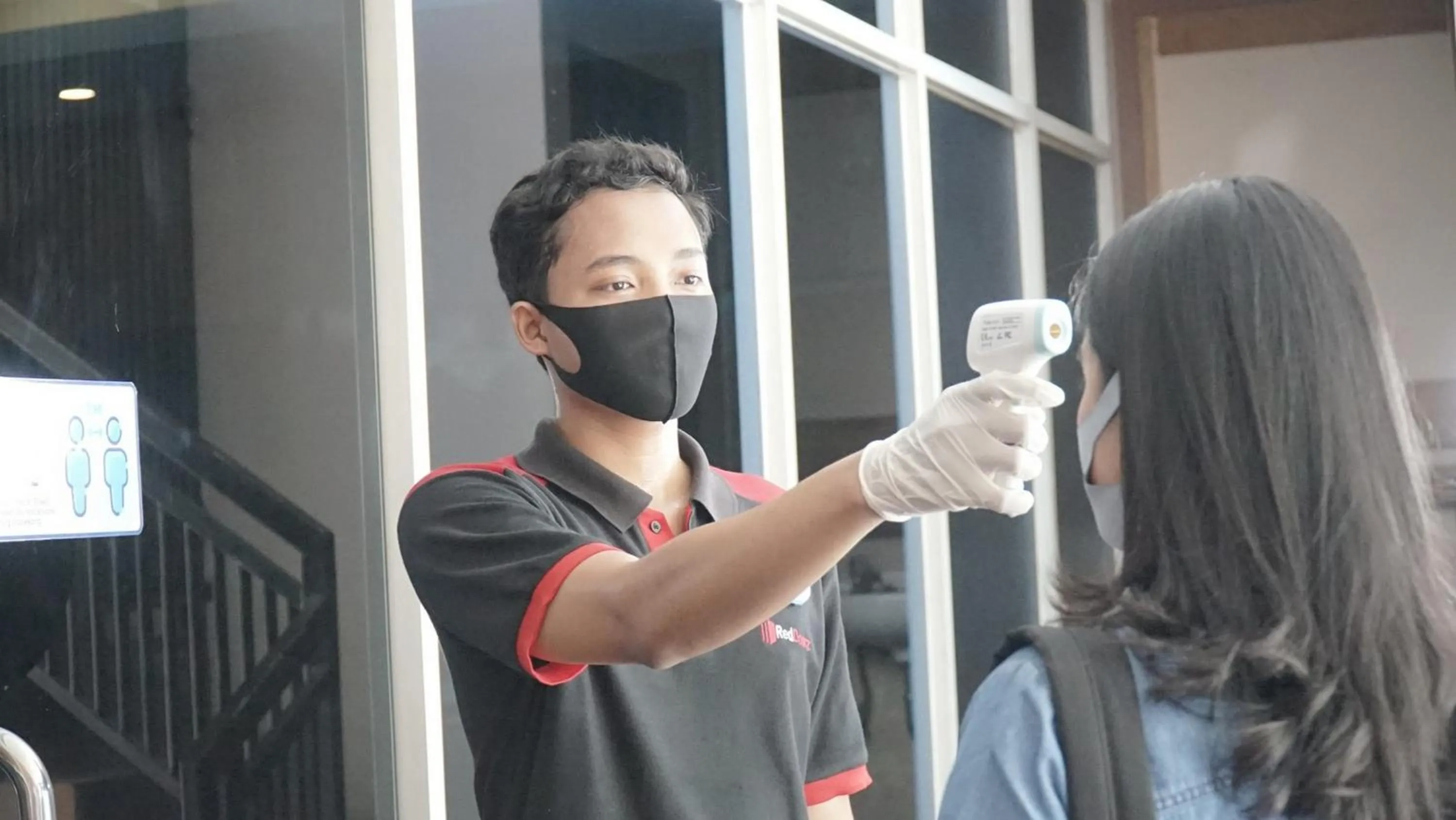 RedDoorz Plus near Trans Studio Cibubur 2