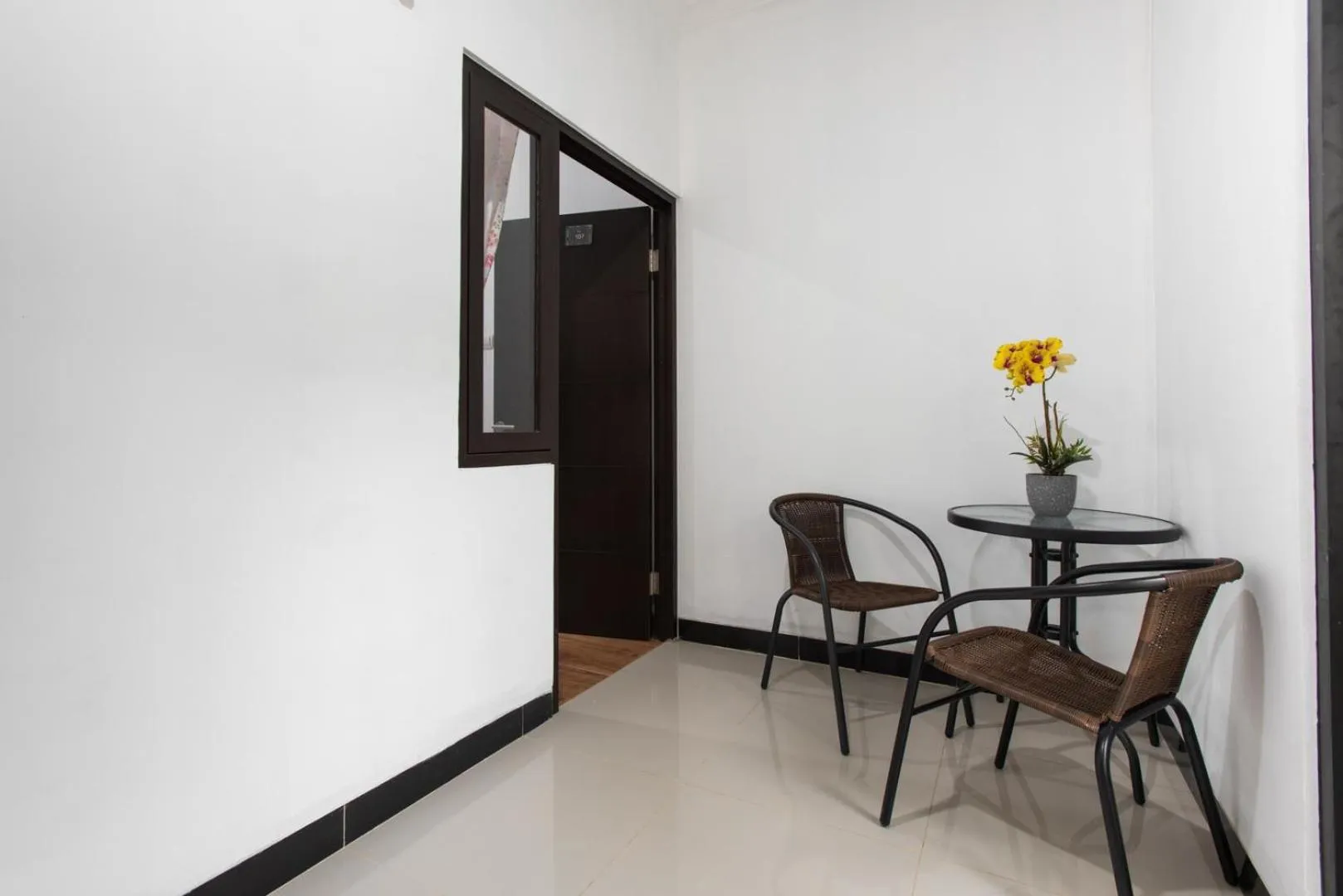 Dining area in RedDoorz Plus near Trans Studio Cibubur 2