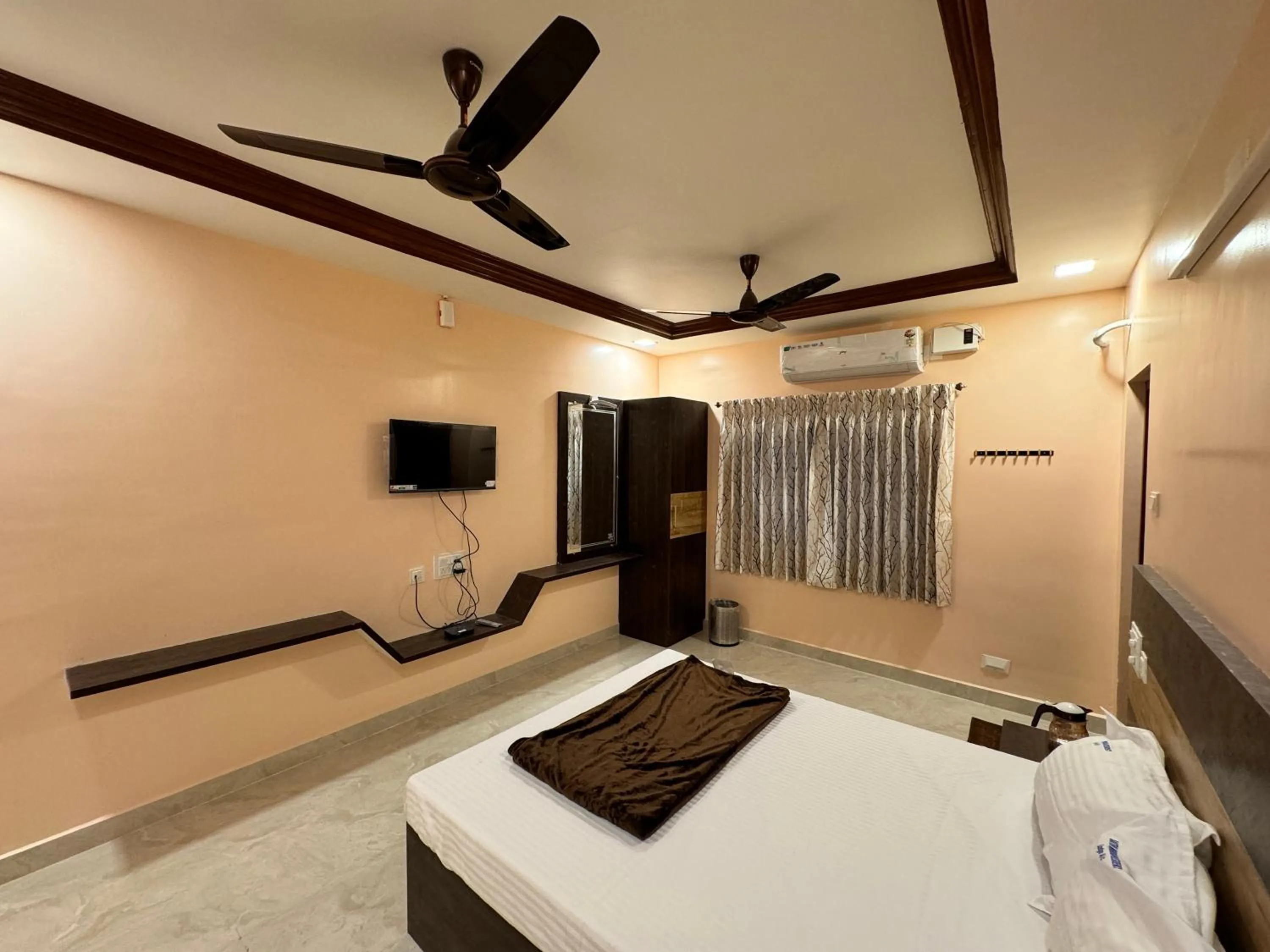 air conditioner, Bed in Sakthimurugan residency