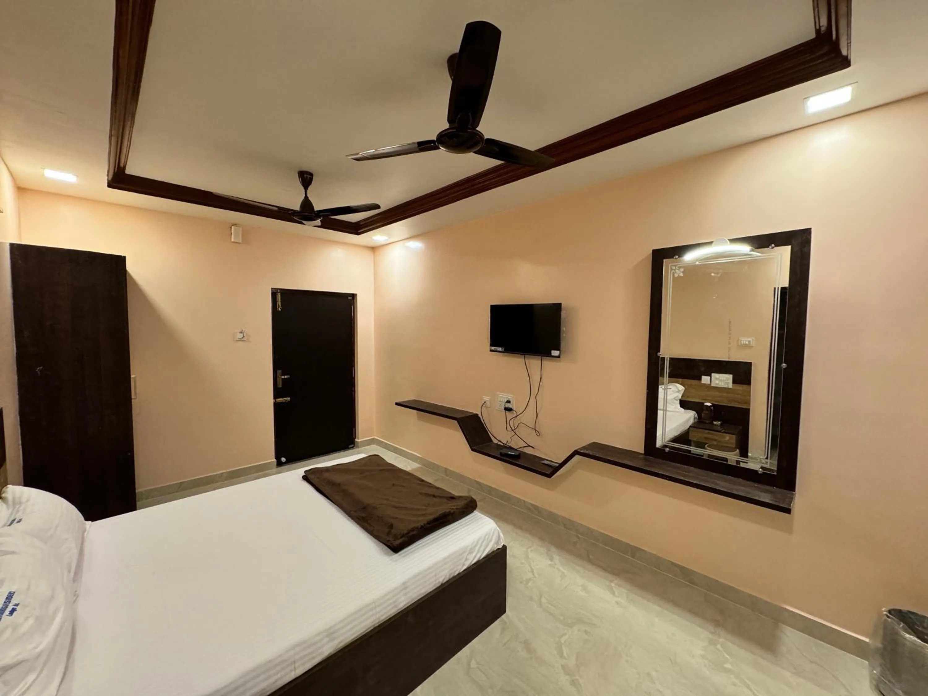 TV and multimedia, Bed in Sakthimurugan residency