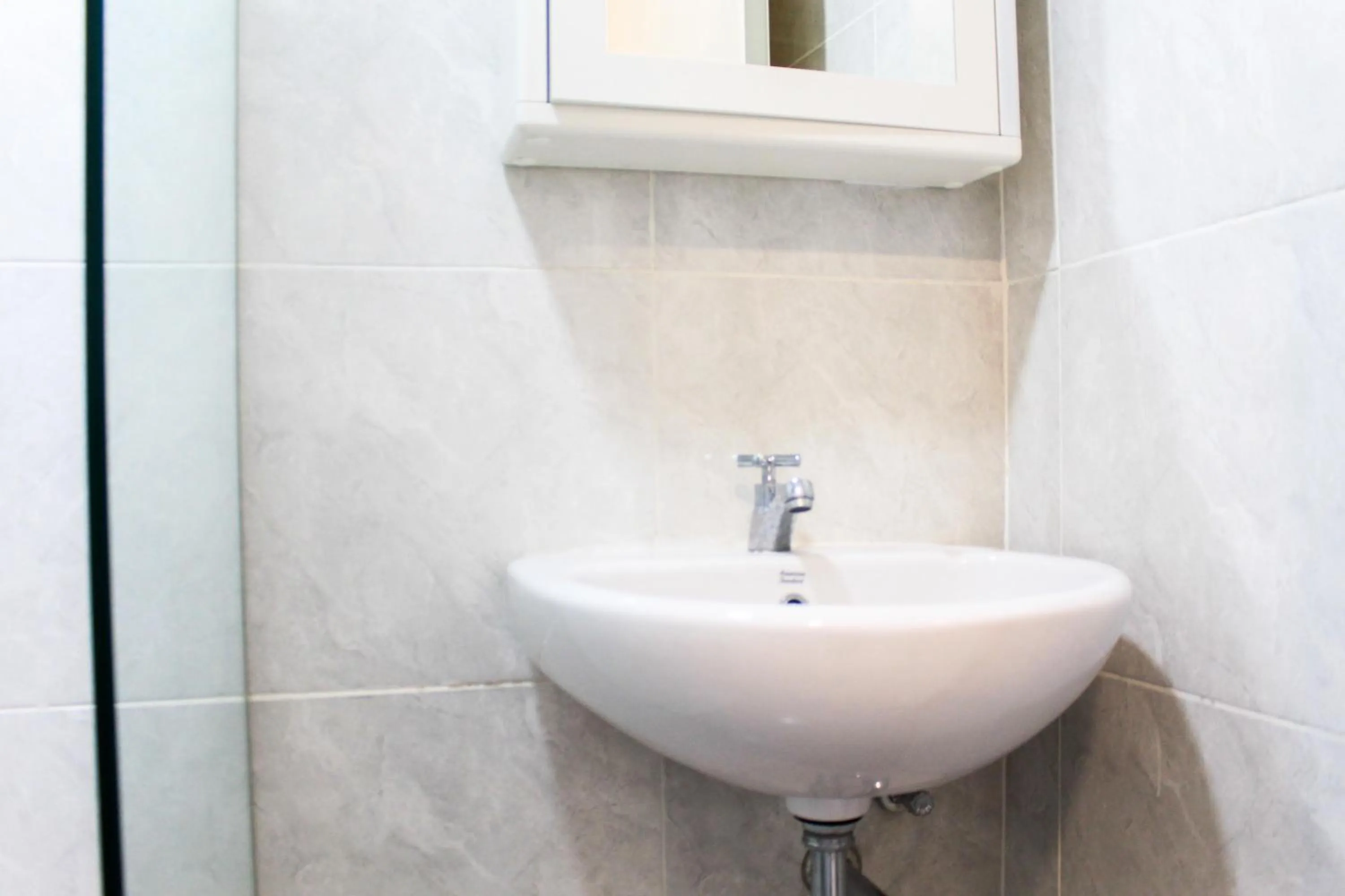 Bathroom in Minimalist and Posh Studio Parkland Avenue Apartment By Travelio