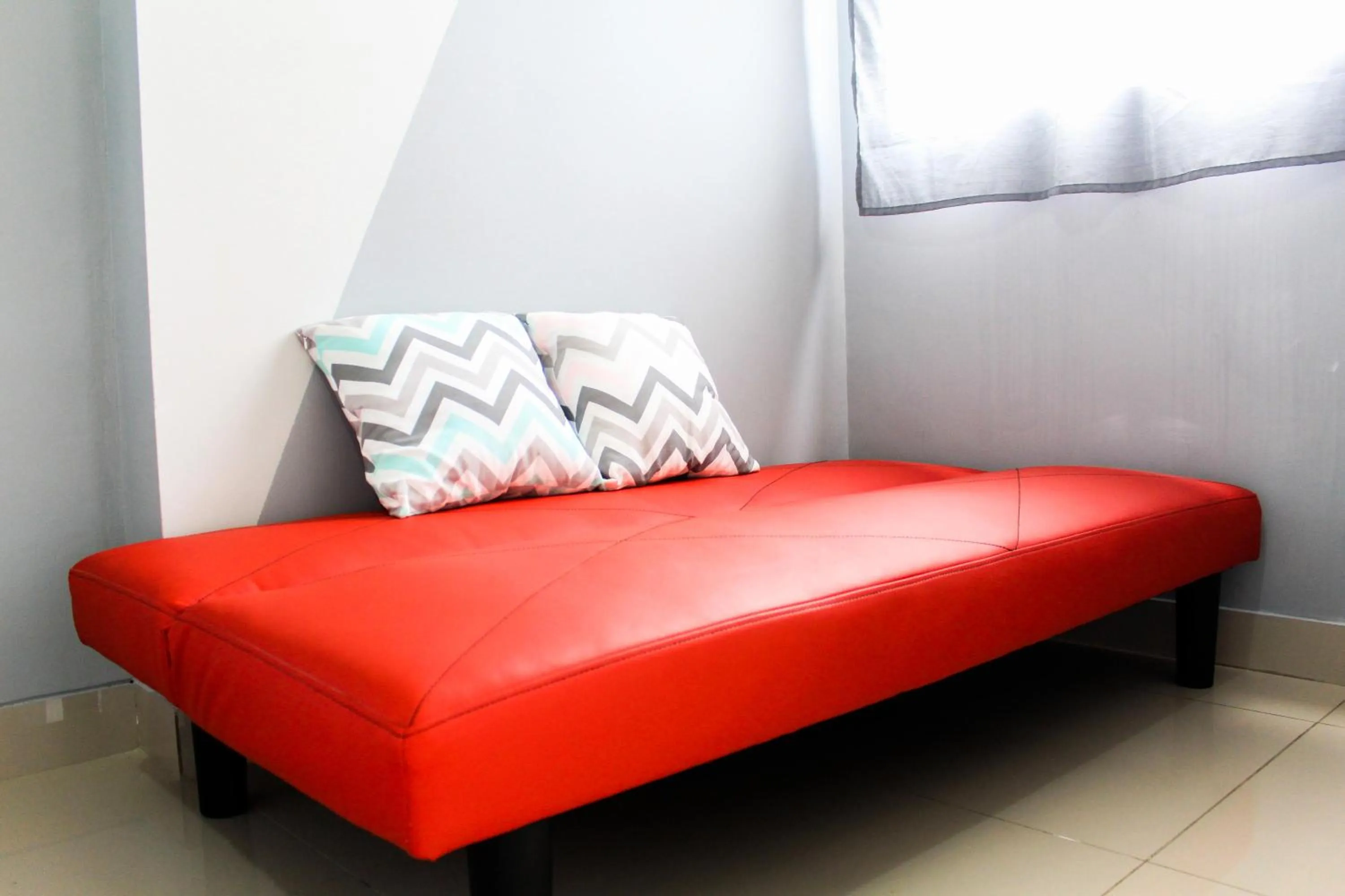 Seating area in Minimalist and Posh Studio Parkland Avenue Apartment By Travelio