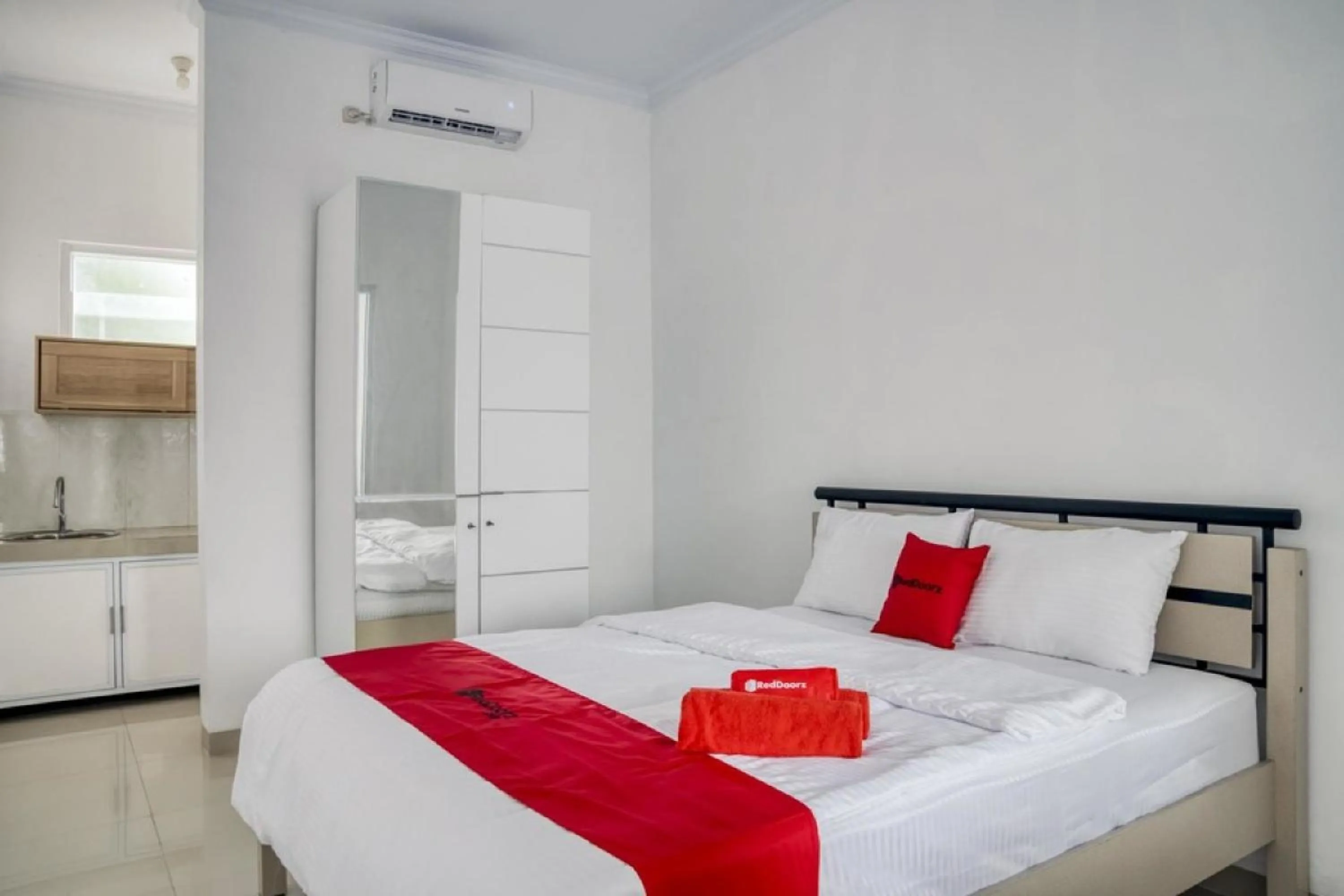 Bedroom in RedDoorz Syariah near RSUD Kota Bogor