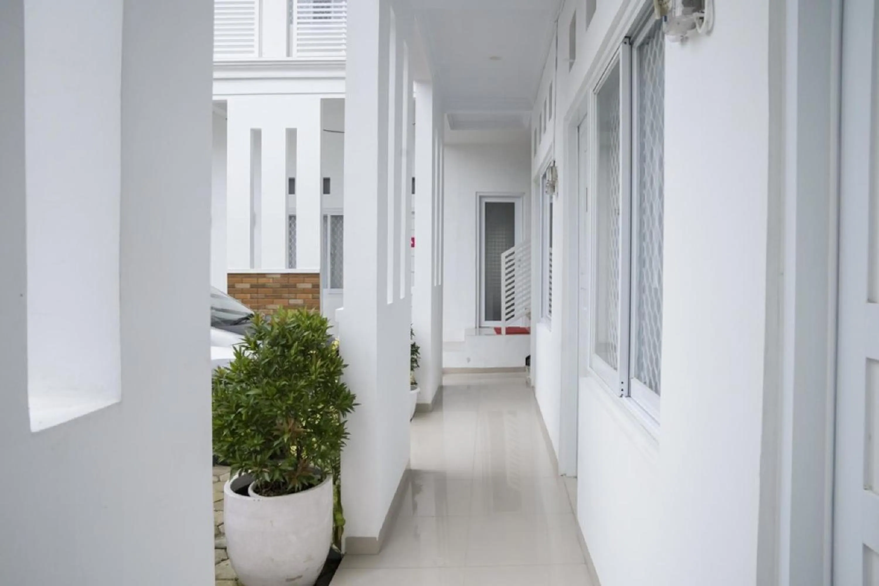 Balcony/Terrace in RedDoorz Syariah near RSUD Kota Bogor