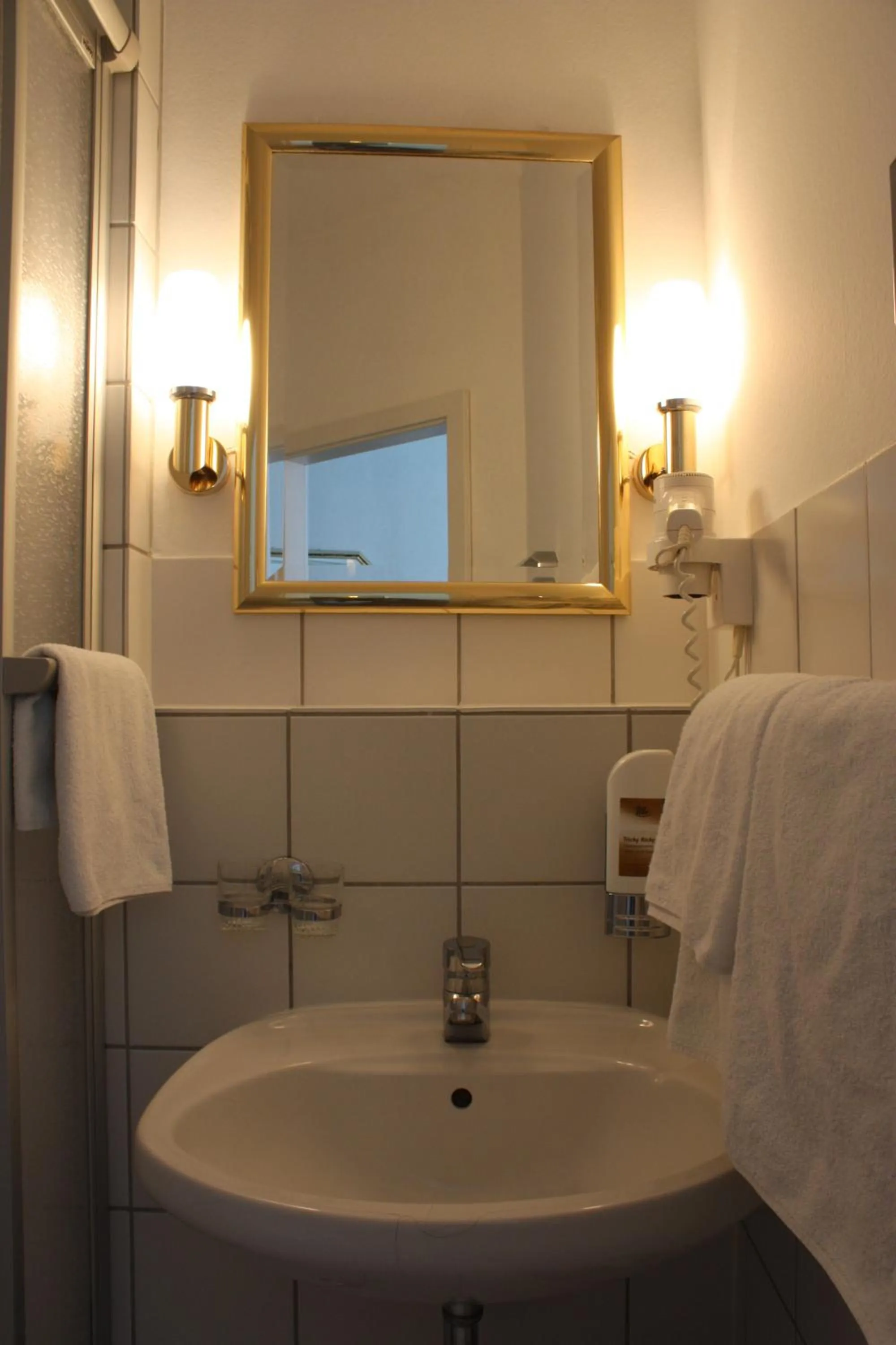 Bathroom, Bed in Hotel City Kräme am Römer - Self Check In