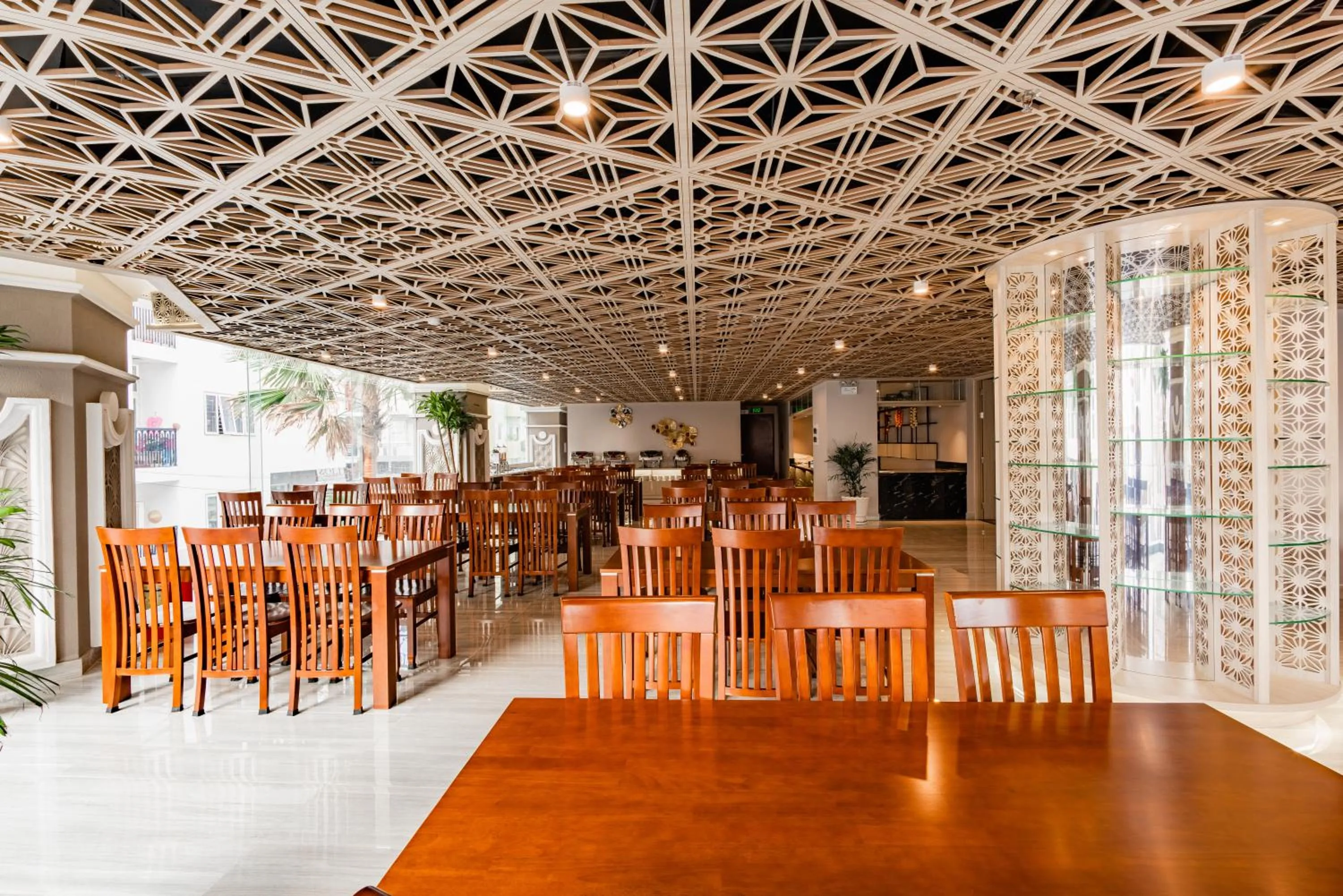 Restaurant/places to eat in HOLIDAY 2 HOTEL