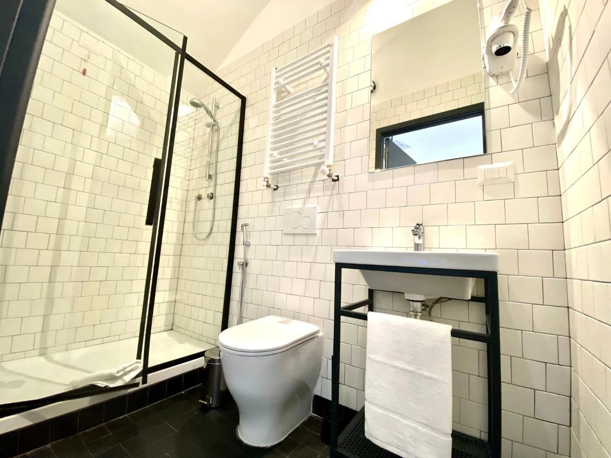 Shower in YellowSquare Milan