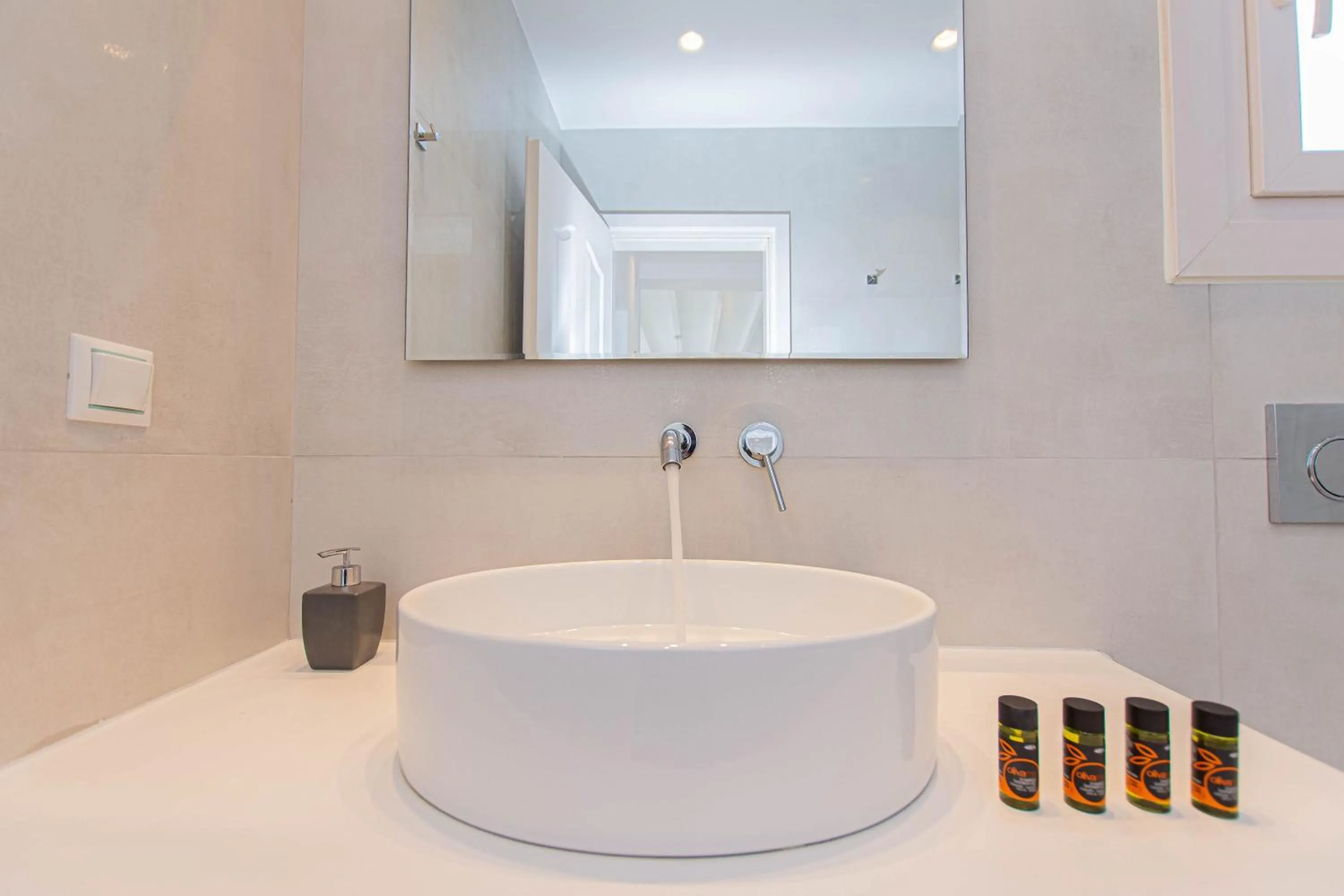 Bathroom in Overview Mykonos Apartments