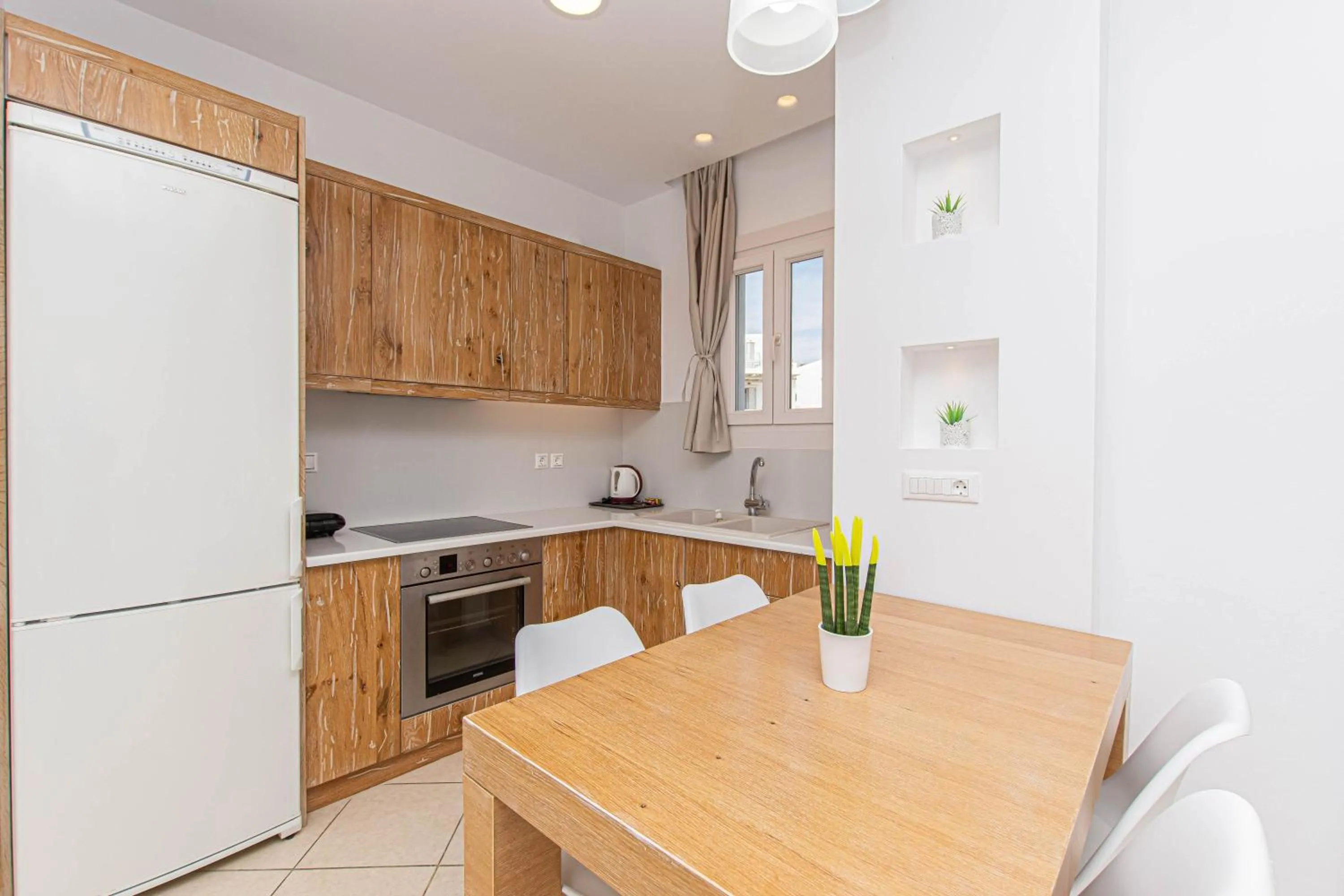 Dining area in Overview Mykonos Apartments