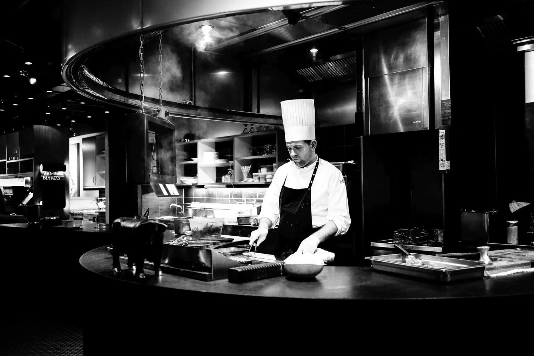 Restaurant/places to eat in Hotel Hans Egede