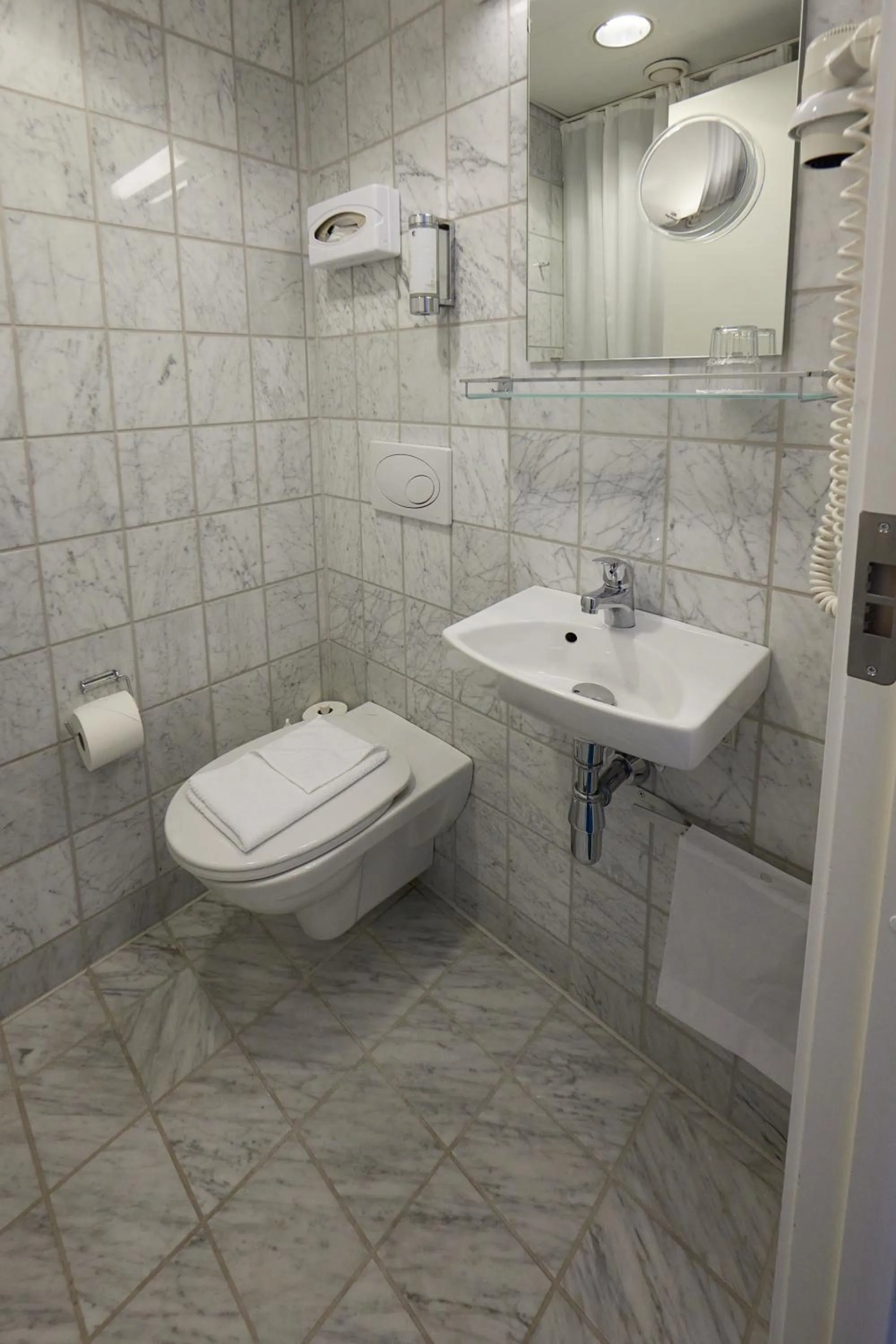 Toilet in Hotel Hans Egede