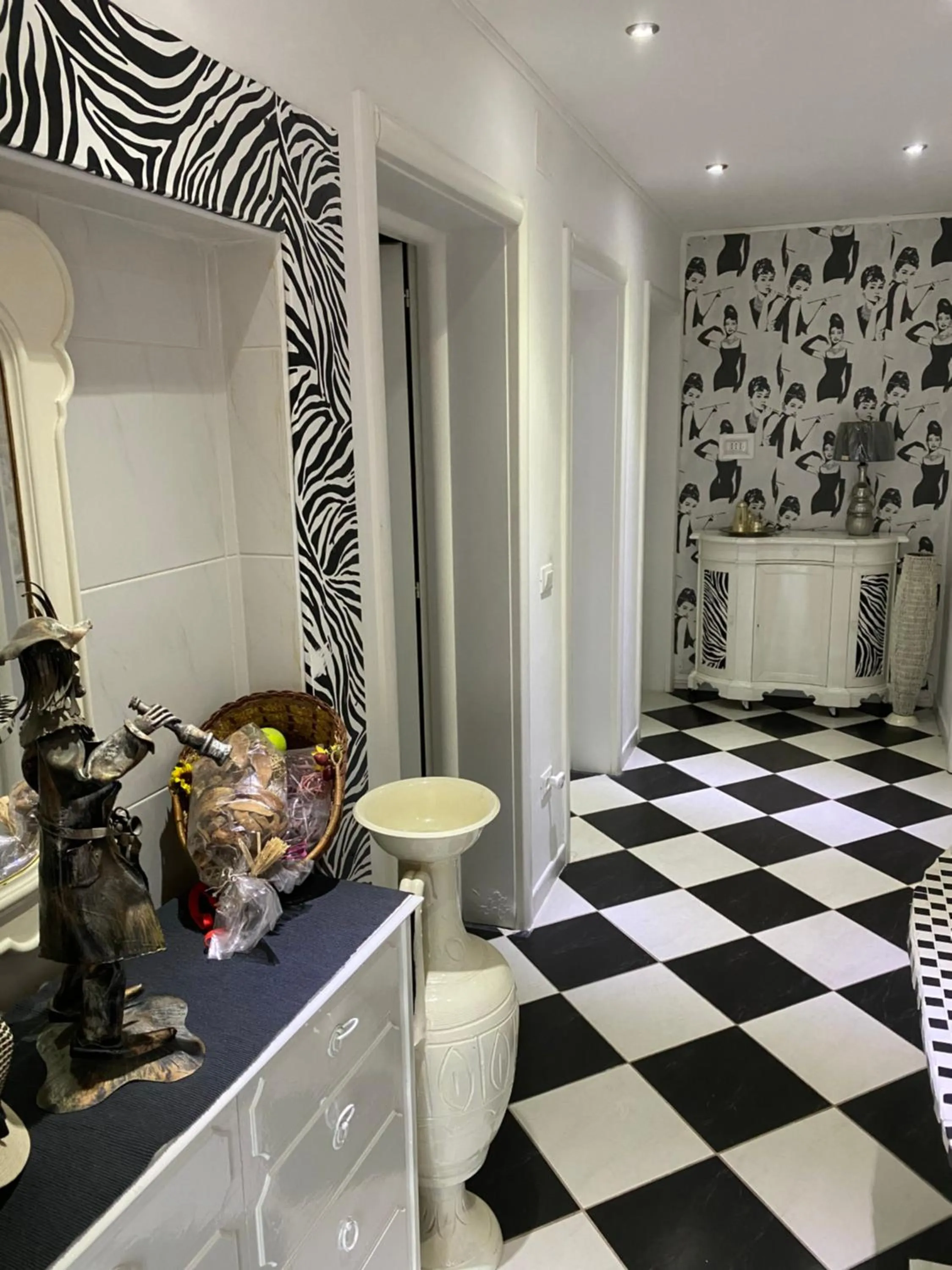 Facade/entrance in B & Baichin