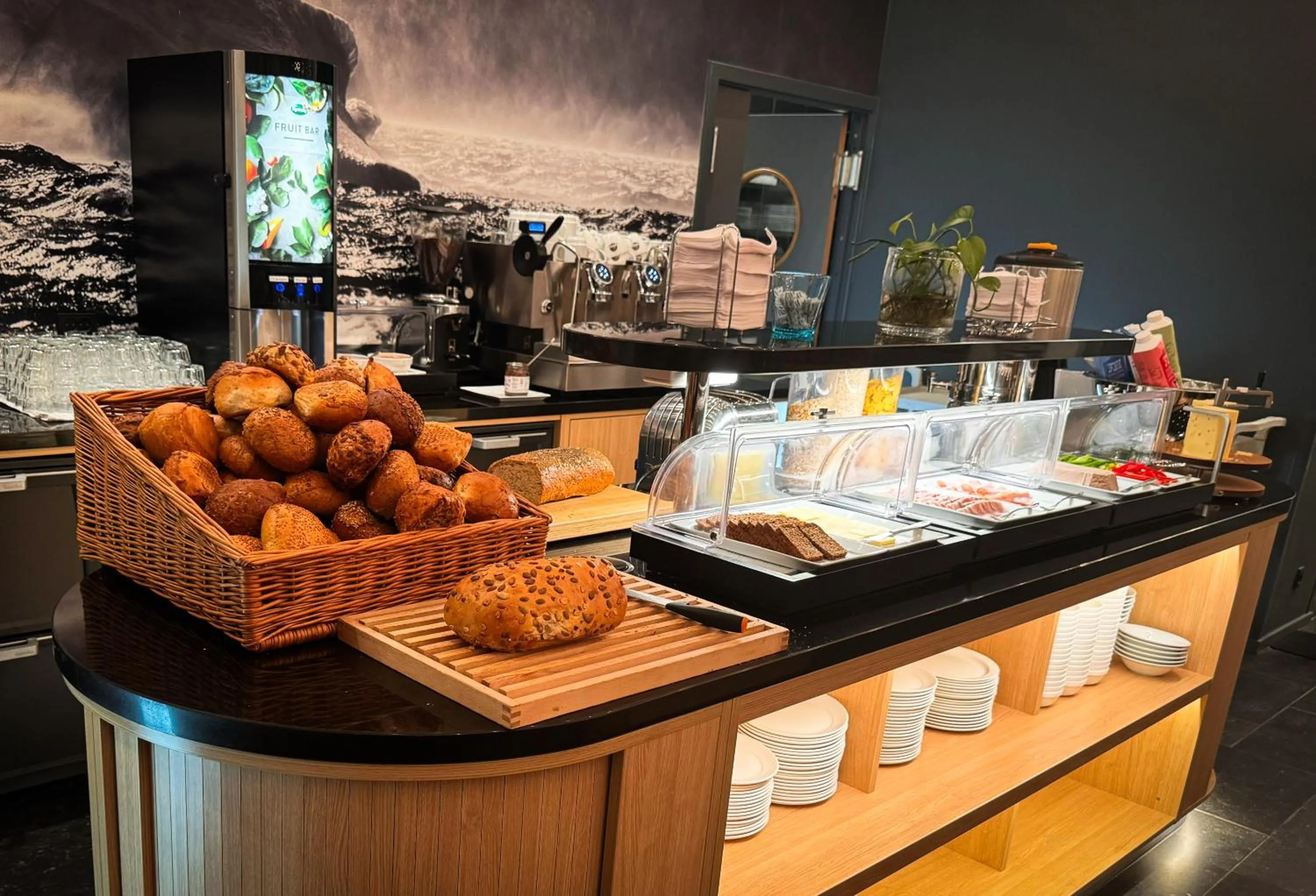 Restaurant/places to eat in HHE Express