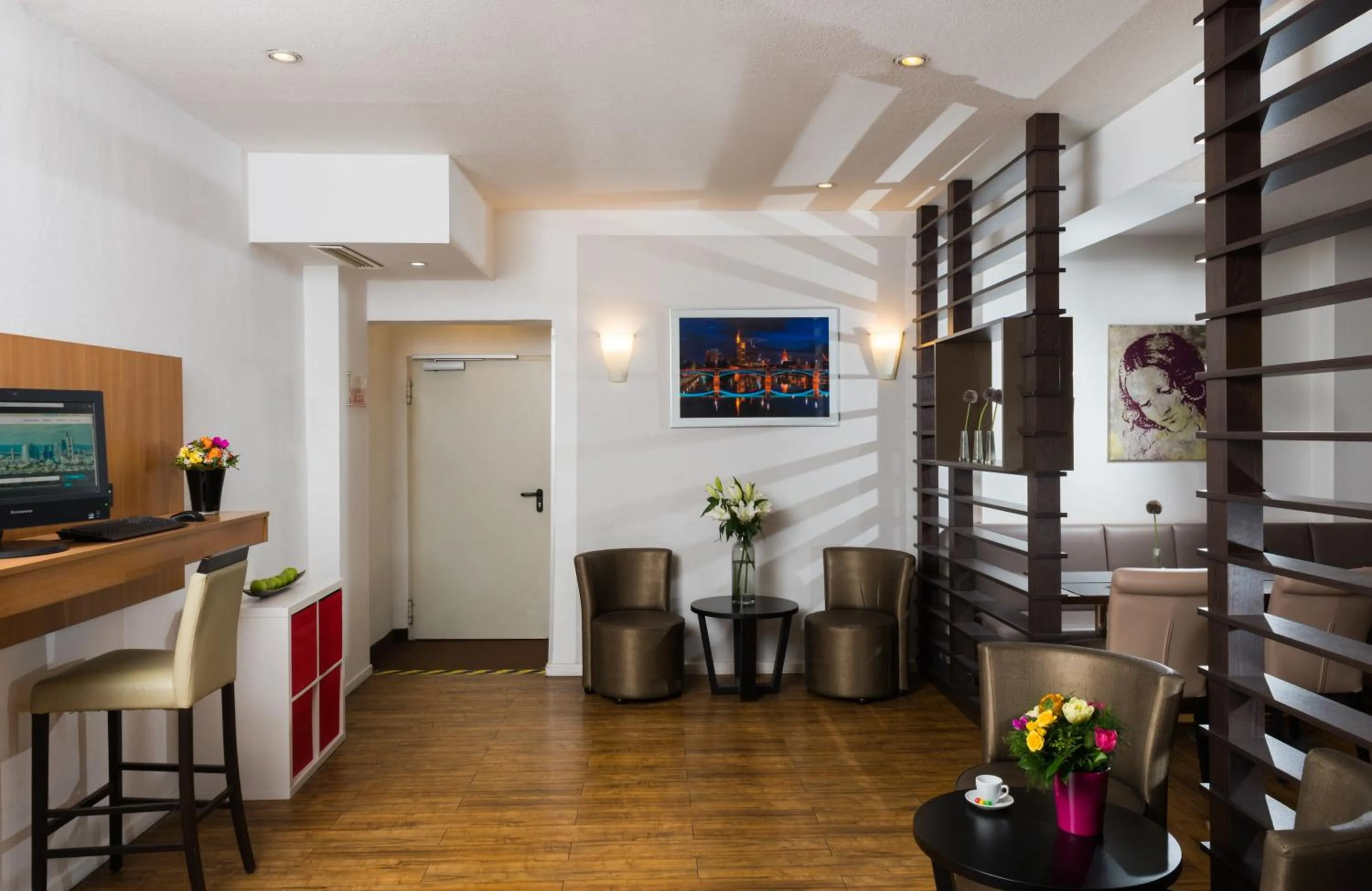 Lobby or reception in Leonardo Hotel Frankfurt City Center