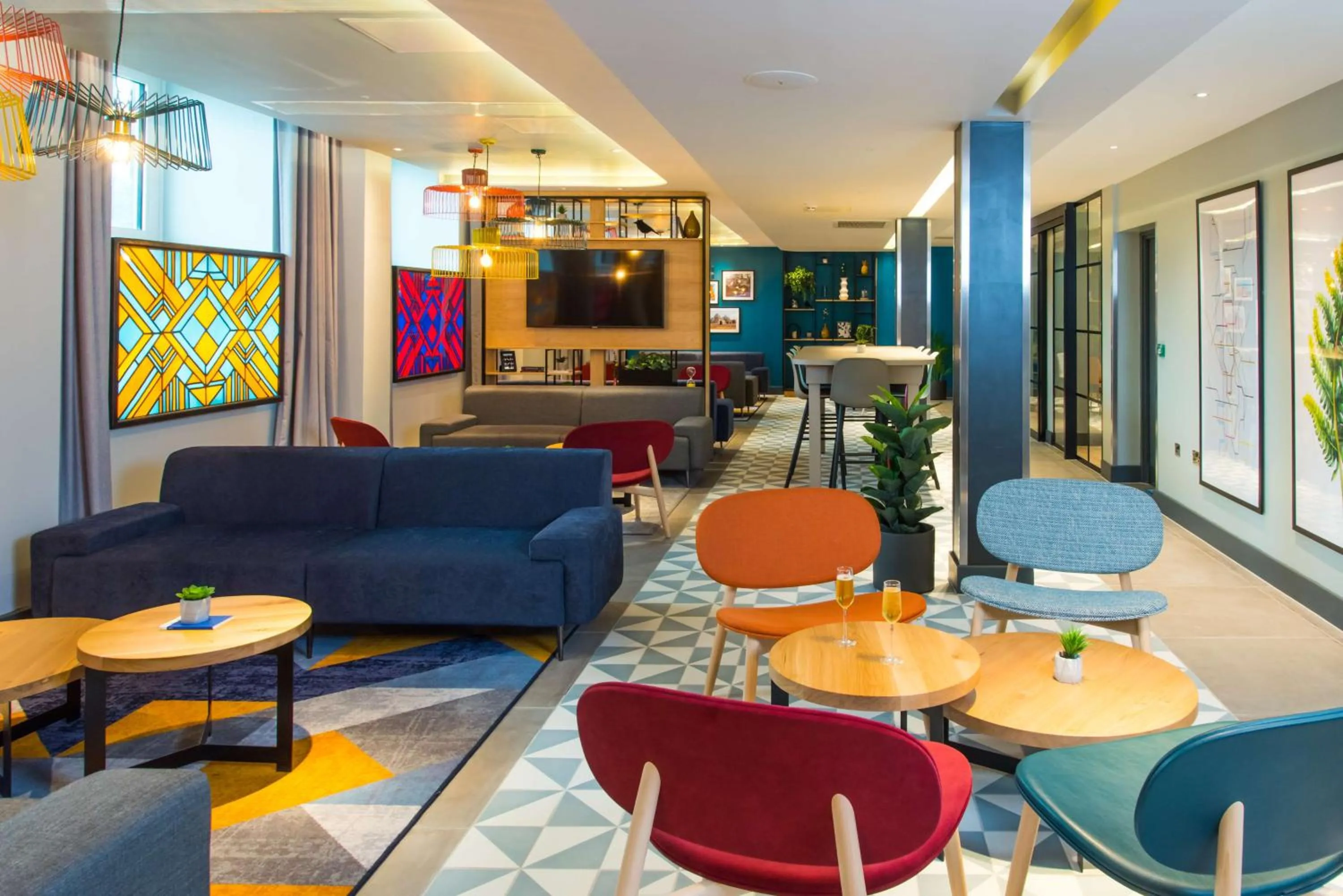 Lobby or reception in Hampton by Hilton London Park Royal