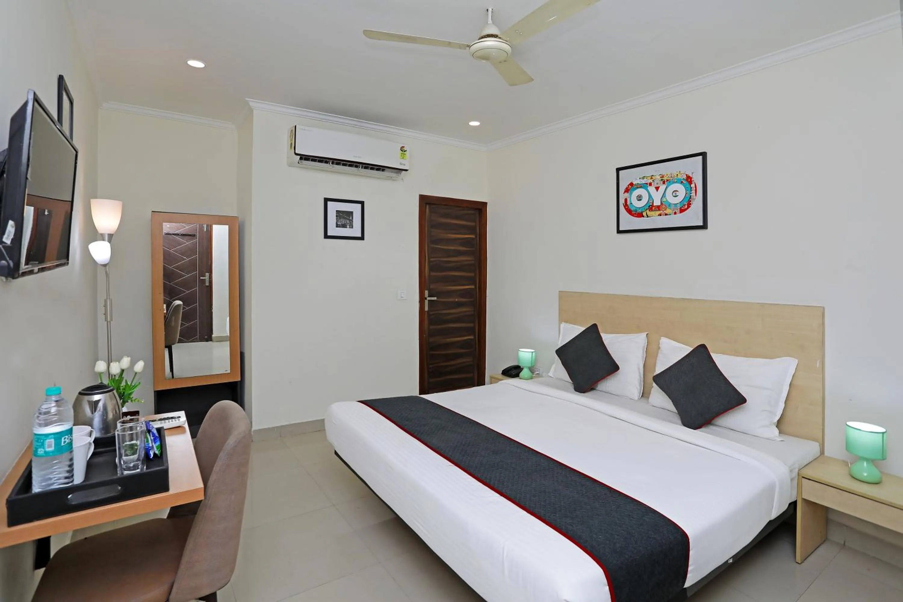 Bedroom, Bed in Super Townhouse Diamond View