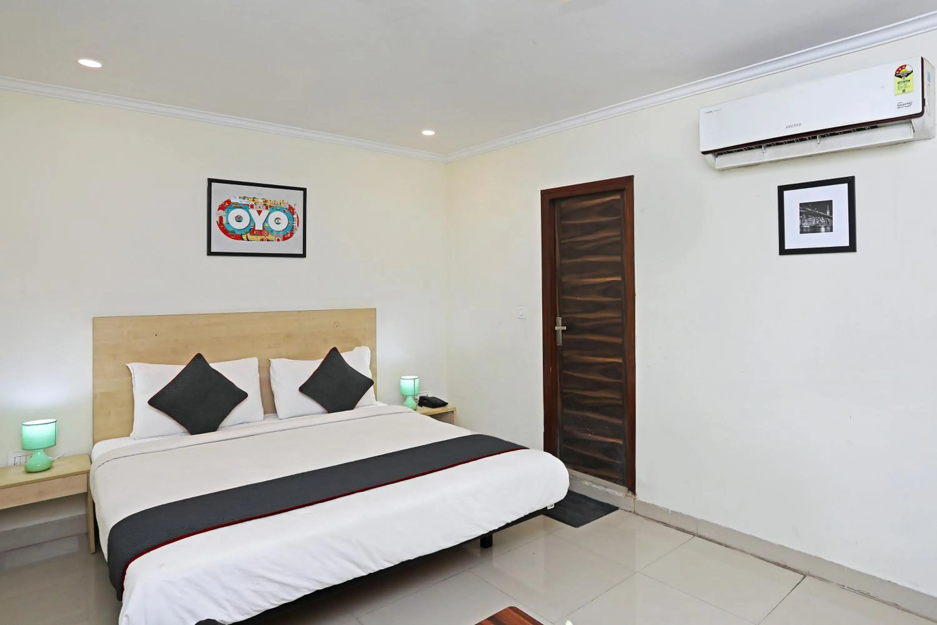 Bedroom, Bed in Super Townhouse Diamond View